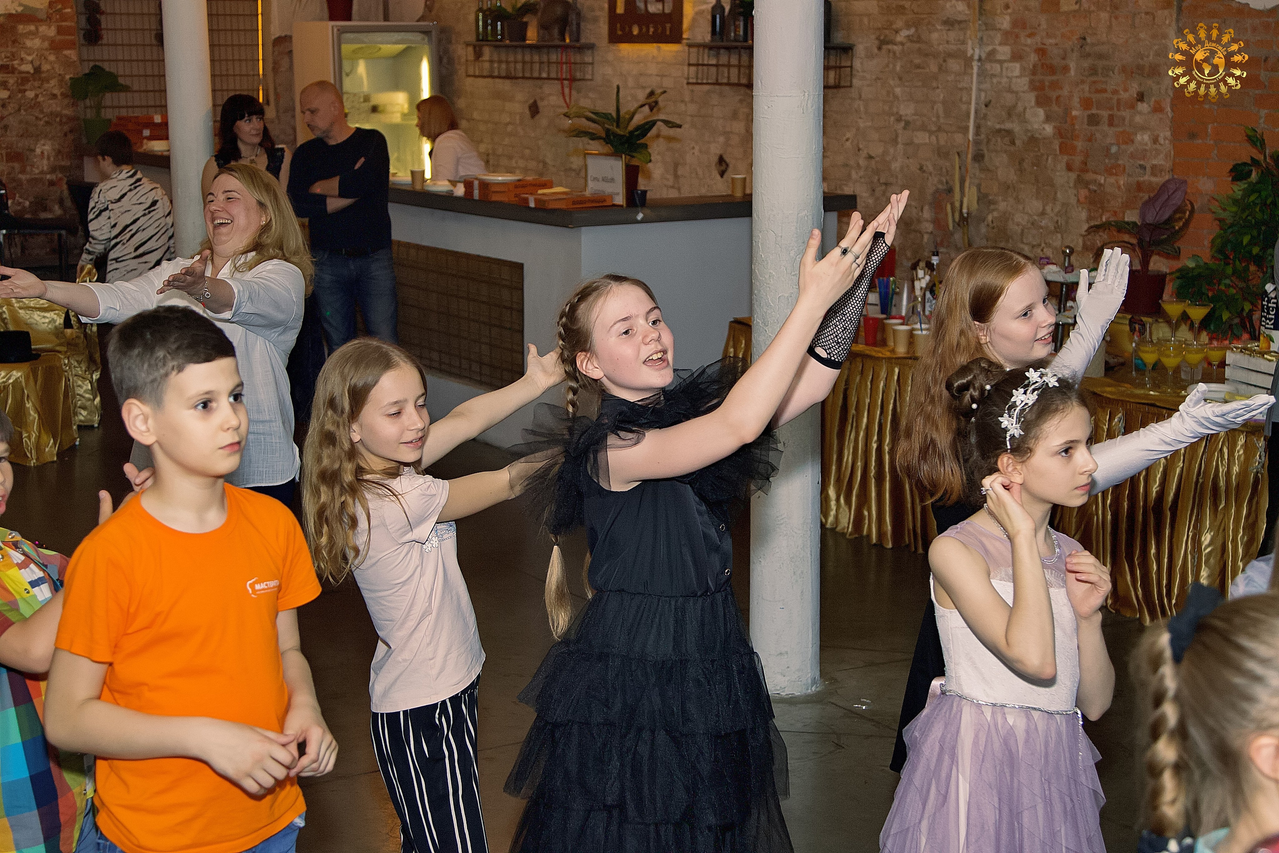 Выпускной 2023 (Школа 109, 4-й класс). Репортажная съемка в Москве и области. Анималистика