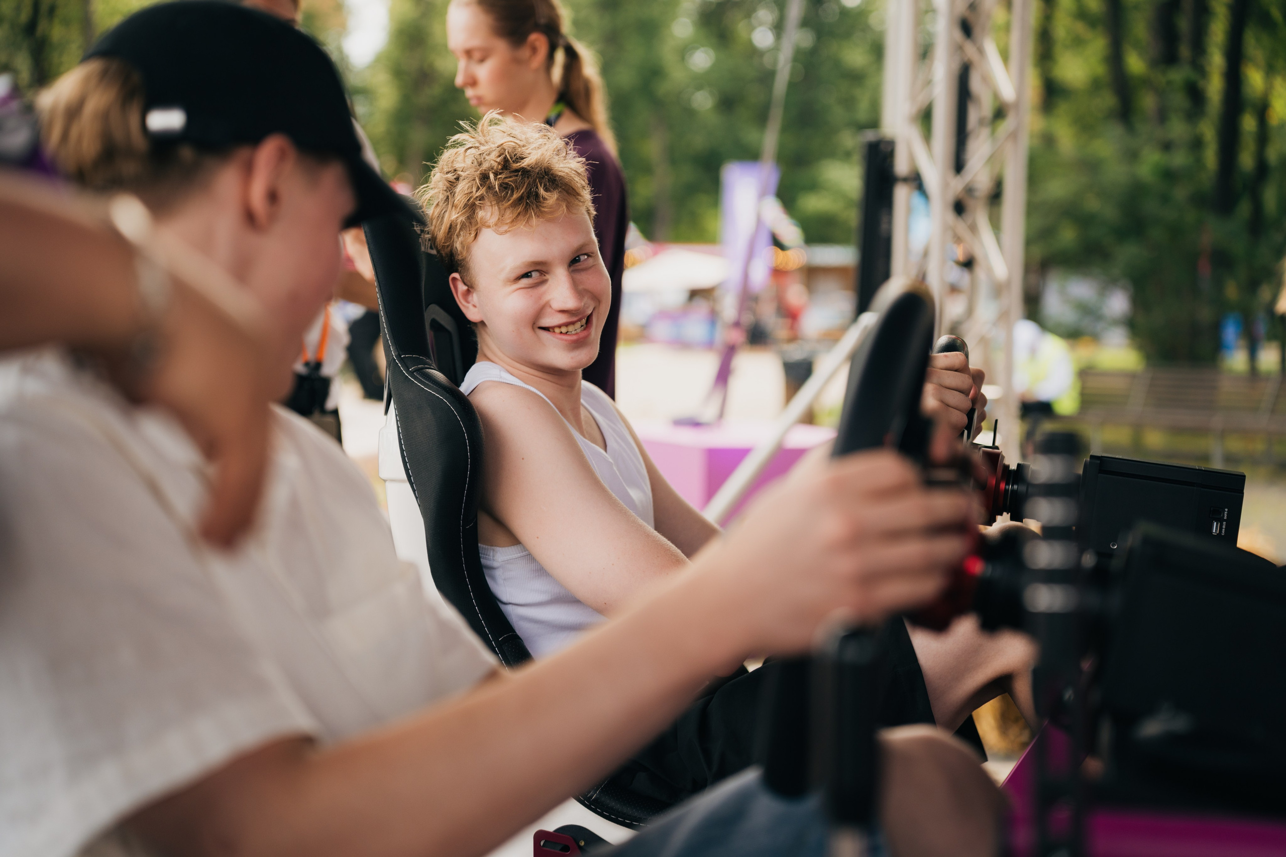 Стенд Igora Drive на фестивале VK Fest 2025. Ilya Foxy — автомобильный фотограф