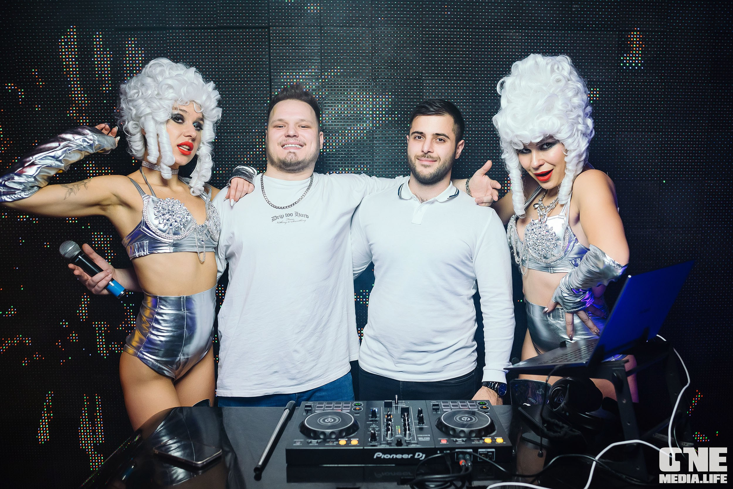 Фоторепортаж репортаж из Планеты. One Media Life: фоторепортажи, фотоотчеты с мероприятий и заведений