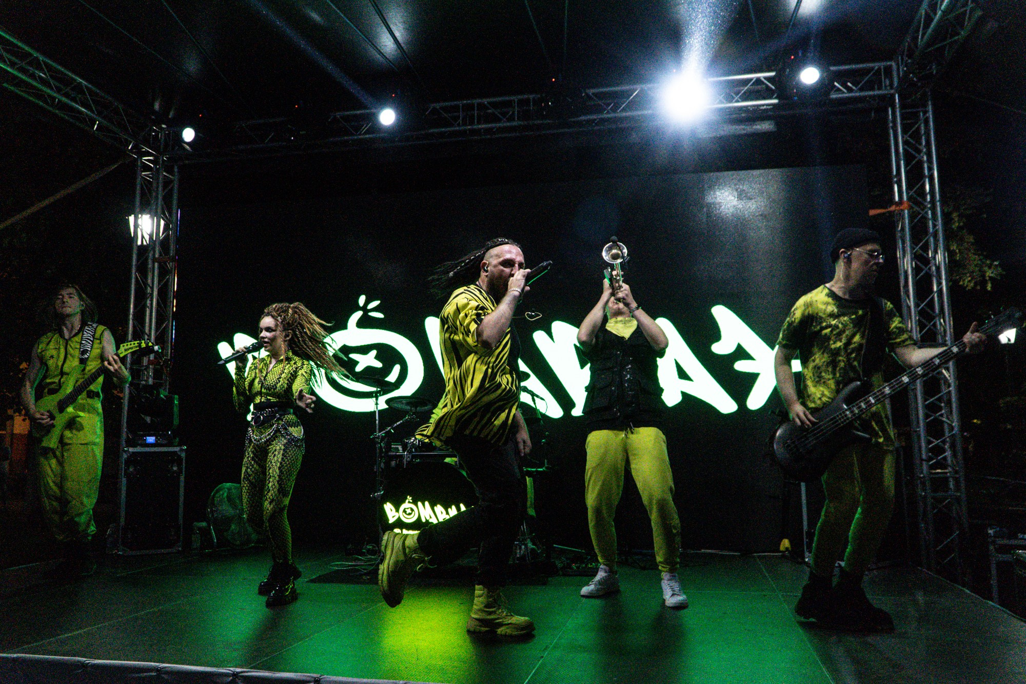 Концерт группы Бомбей. Репортажный, промышленный и маркетплейс-фотограф Дмитрий Чернат