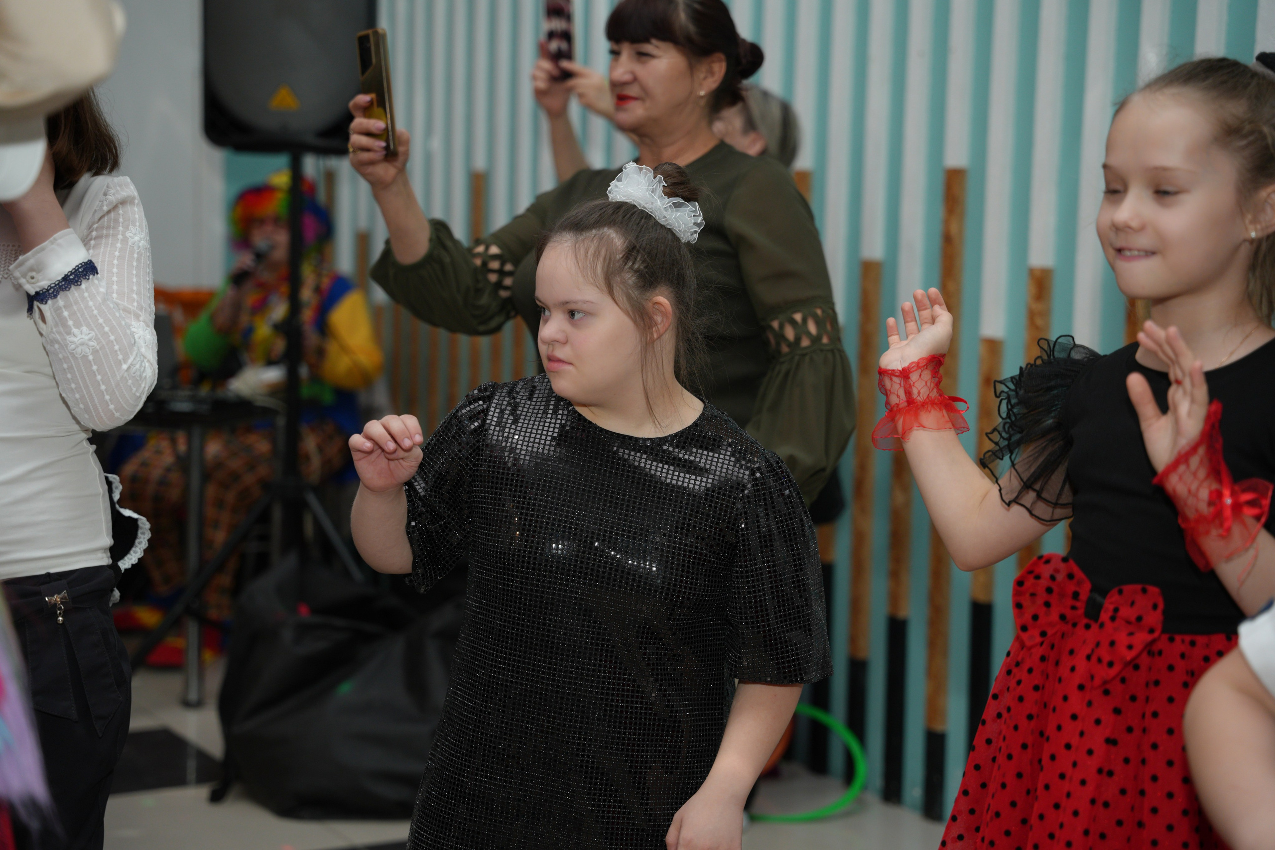 Социально —благотворительная акция «Ты в этом мире не один», посвященная Международному дню инвалидов. ВЫПУСКНЫЕ АЛЬБОМЫ, Школьный фотограф, семейный и свадебный в Саратове и области Ольга Плаксина