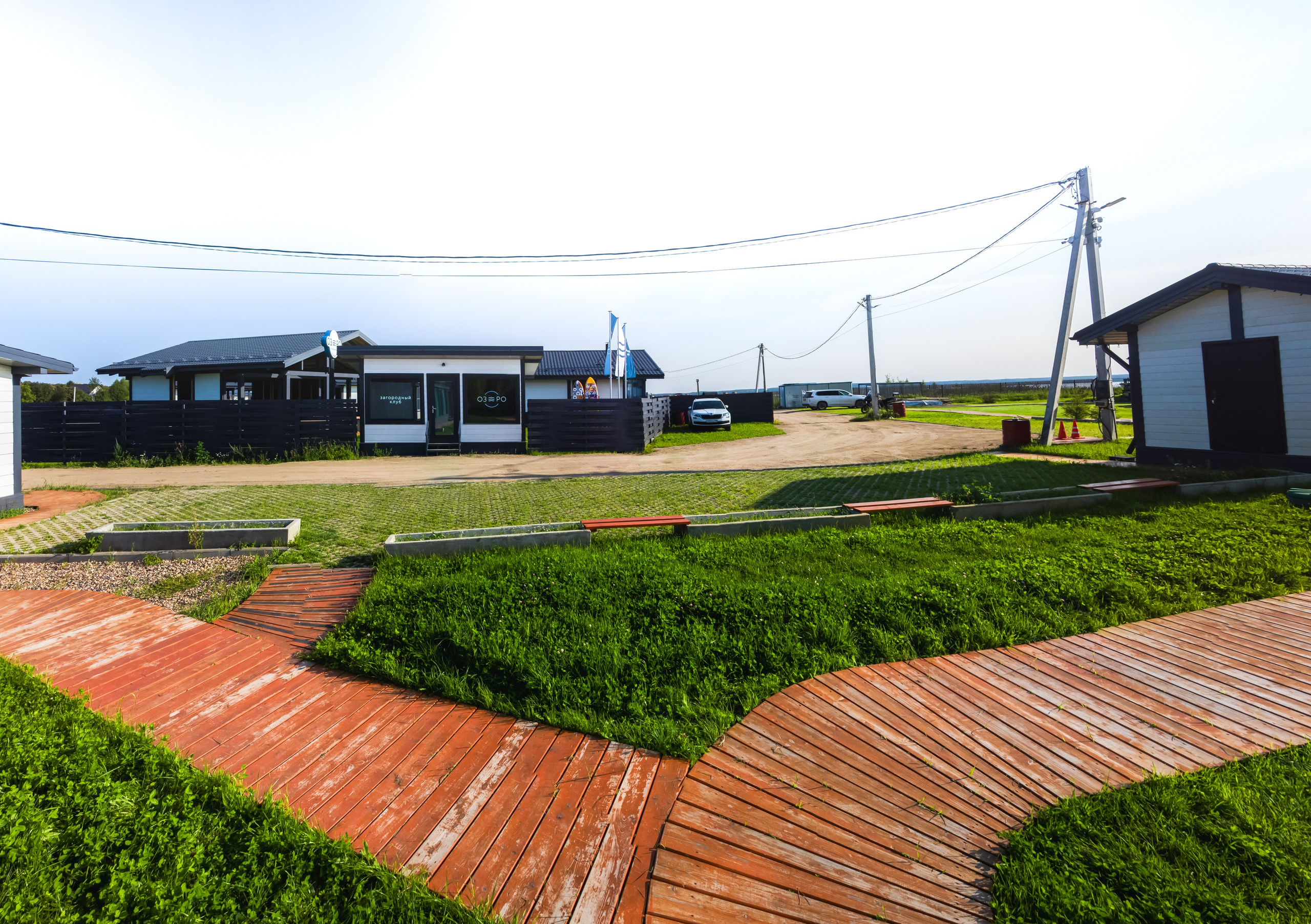 Переславль - Залесский, Загородный клуб "ОЗЕРО", Плещеево озеро, национальный парк, небо, трава, лето, день, дом