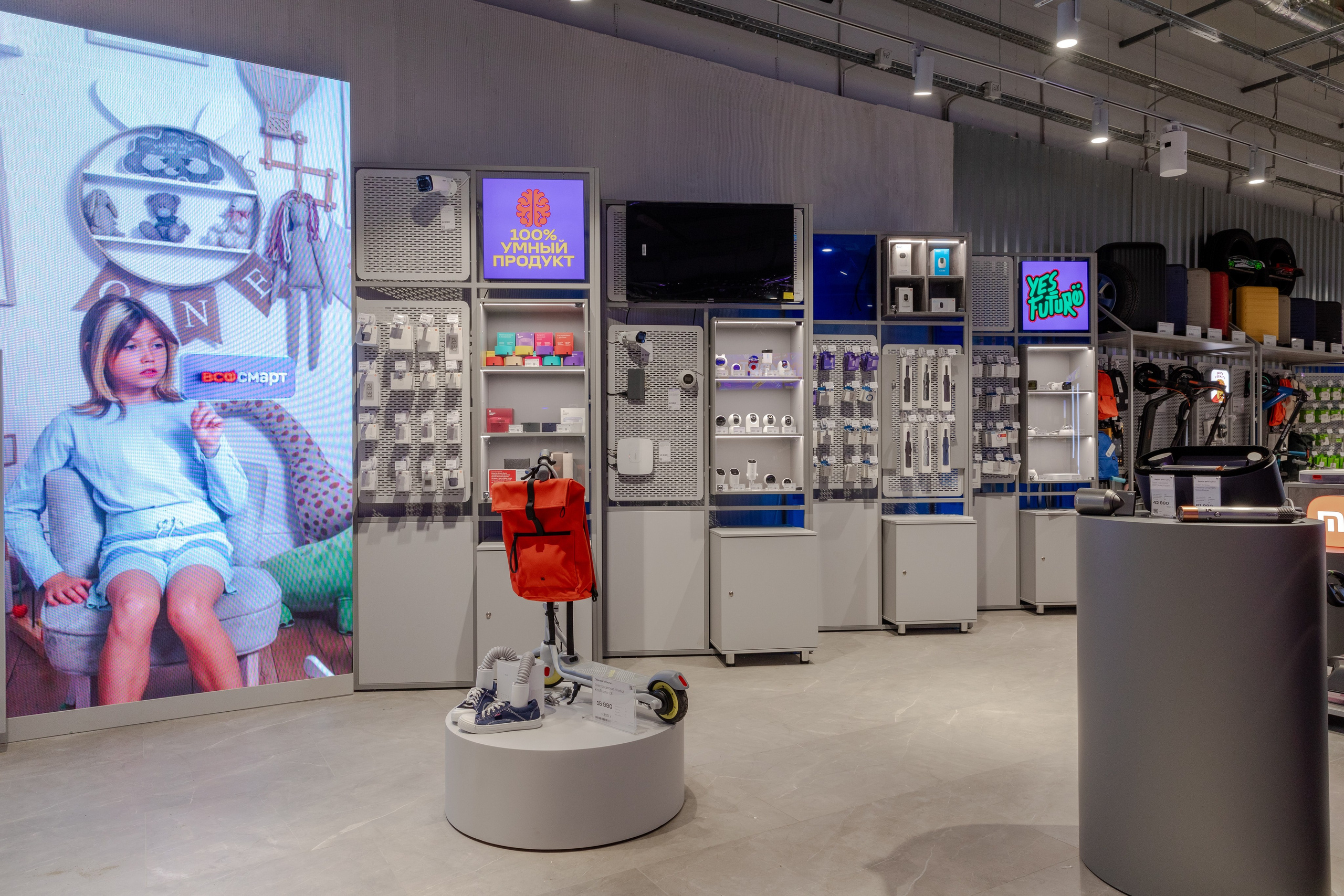 Интерьерная фотосъемка магазина ВСЁСМАРТ - магазин умных гаджетов. Интерьерный фотограф в Сочи Владислав Нагин