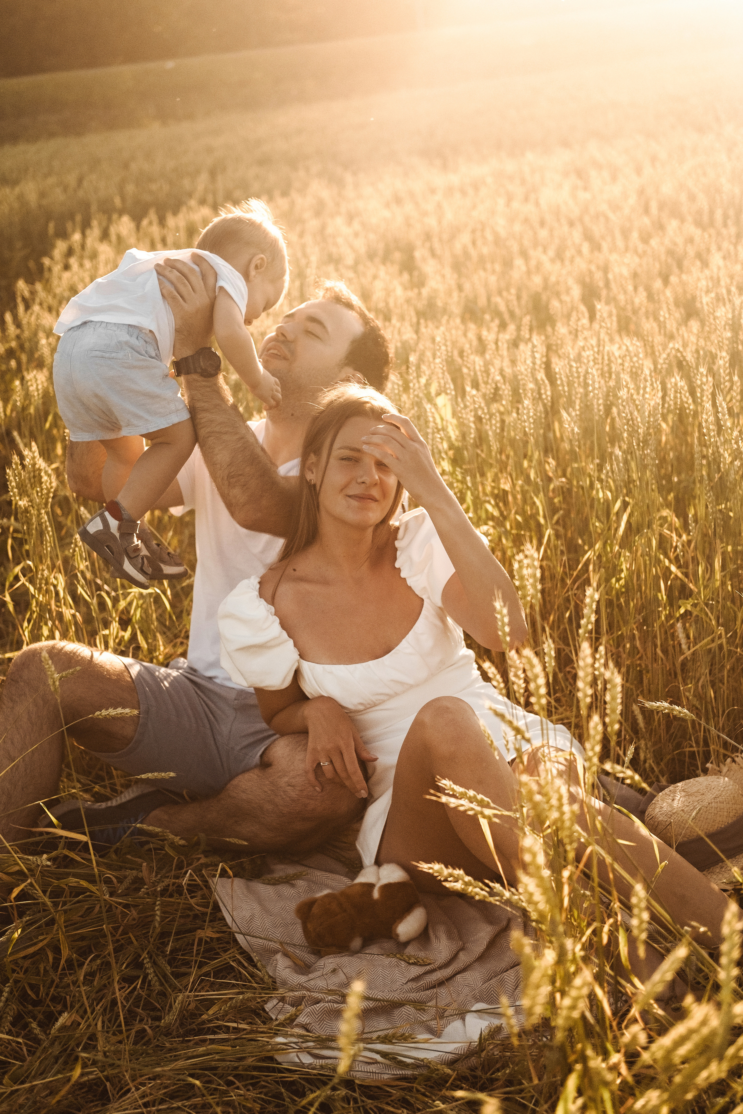 Сава в поле). Свадебный и семейный фотограф в Новосибирске, Санкт-Петербурге, Москве