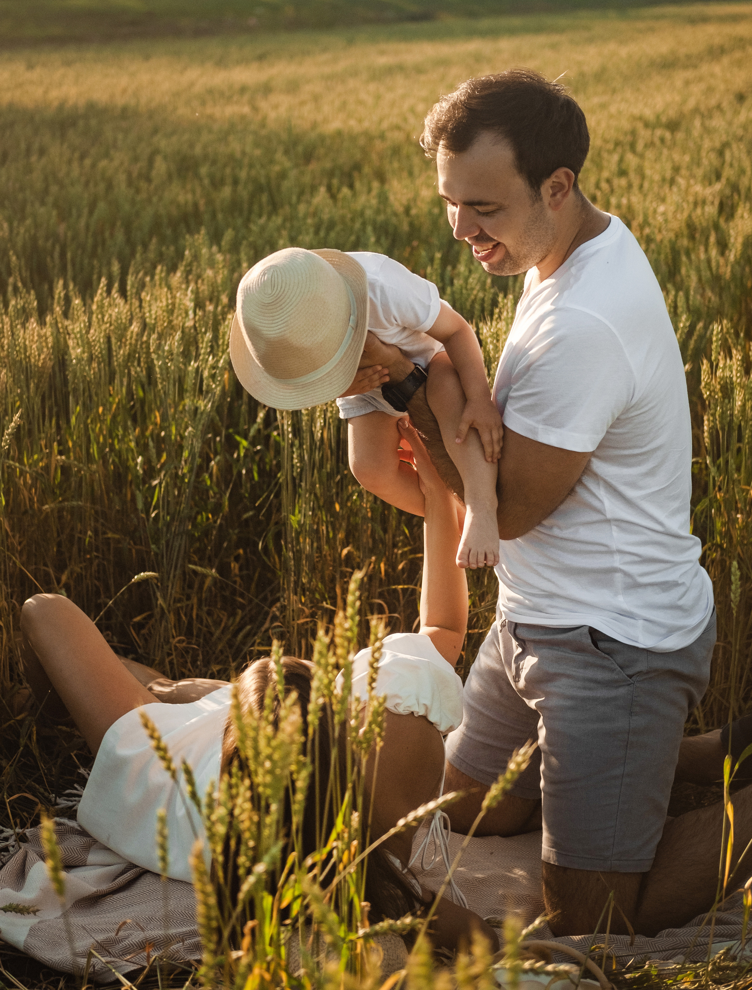 Сава в поле). Свадебный и семейный фотограф в Новосибирске, Санкт-Петербурге, Москве