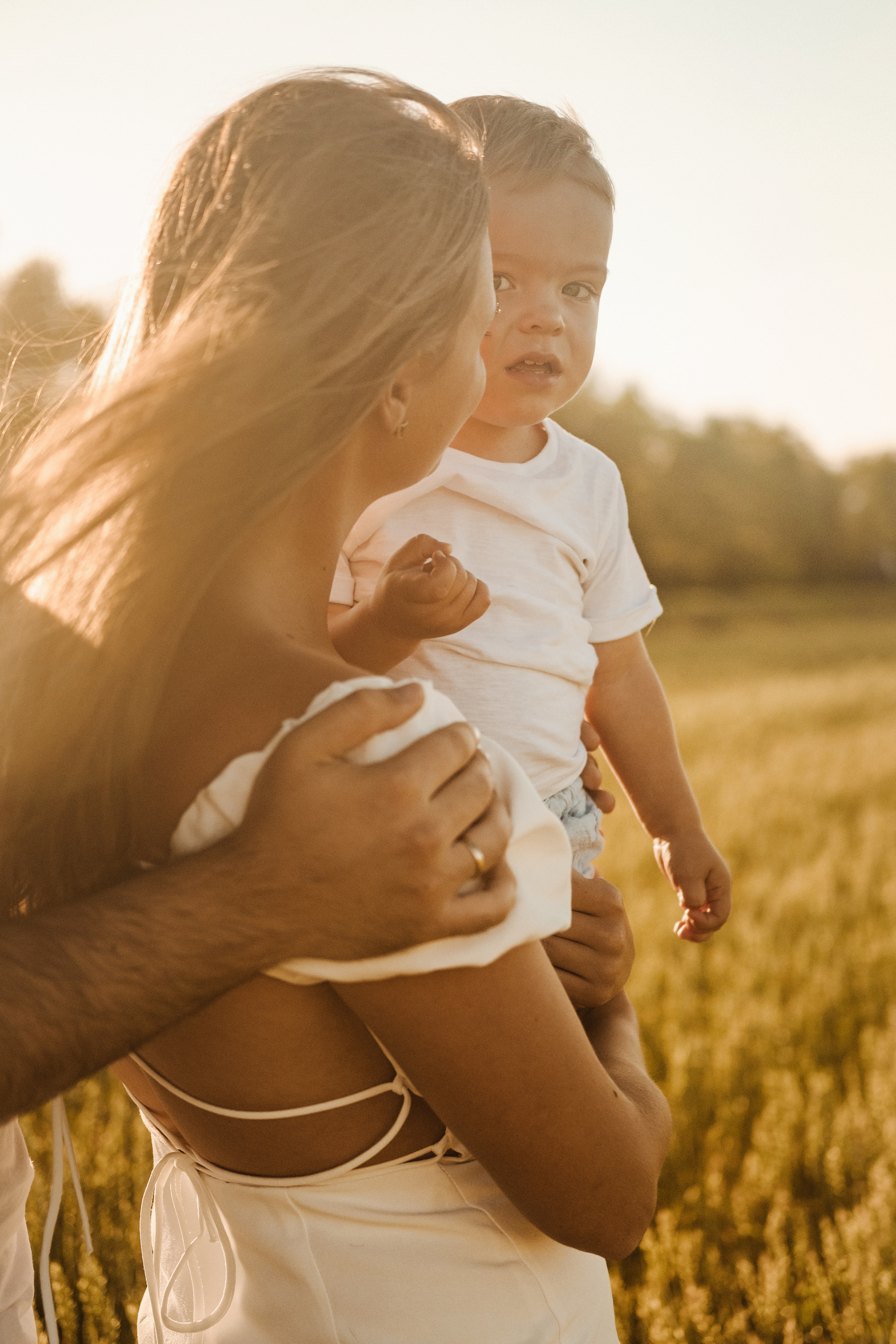 Сава в поле). Свадебный и семейный фотограф в Новосибирске, Санкт-Петербурге, Москве