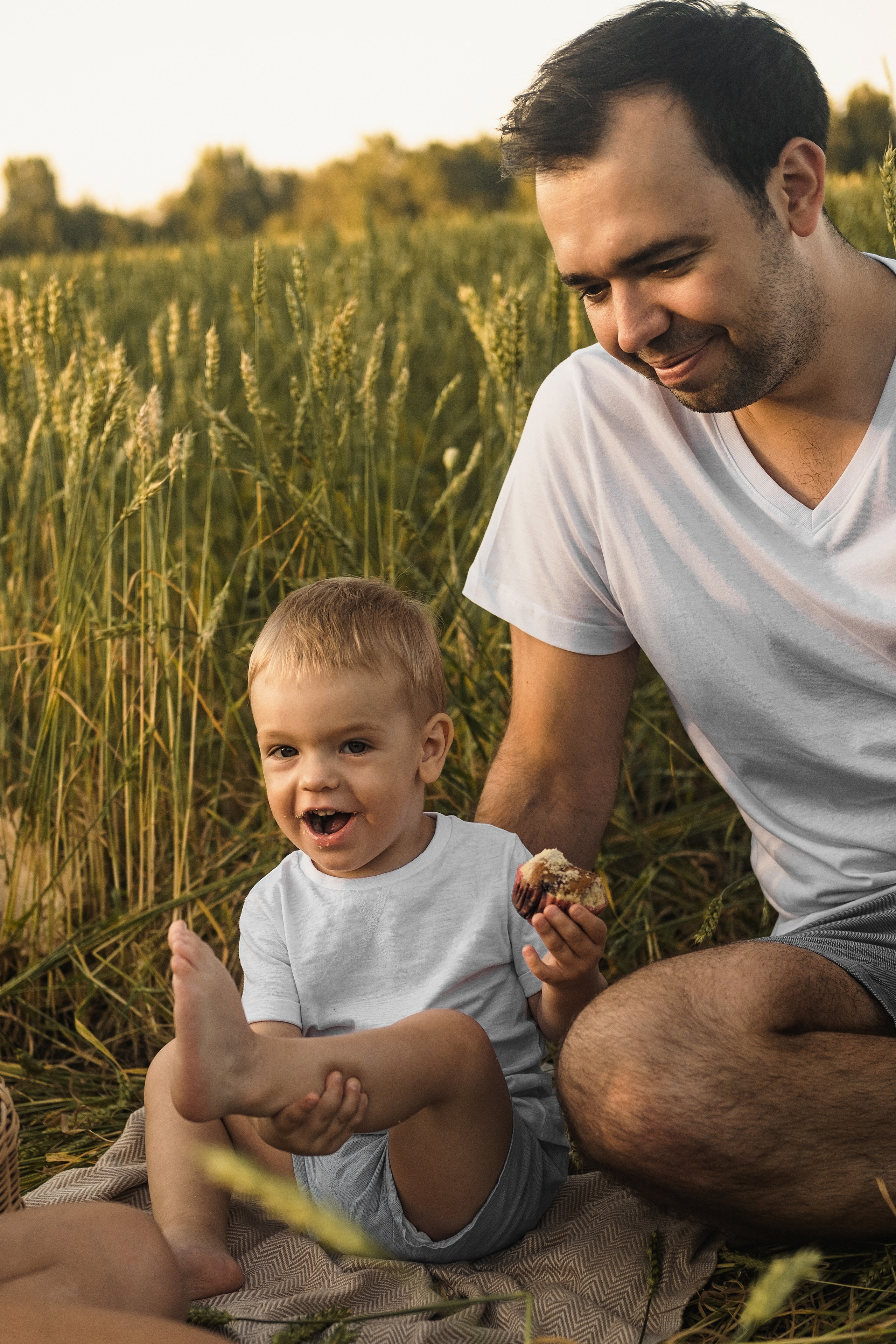 Сава в поле). Свадебный и семейный фотограф в Новосибирске, Санкт-Петербурге, Москве