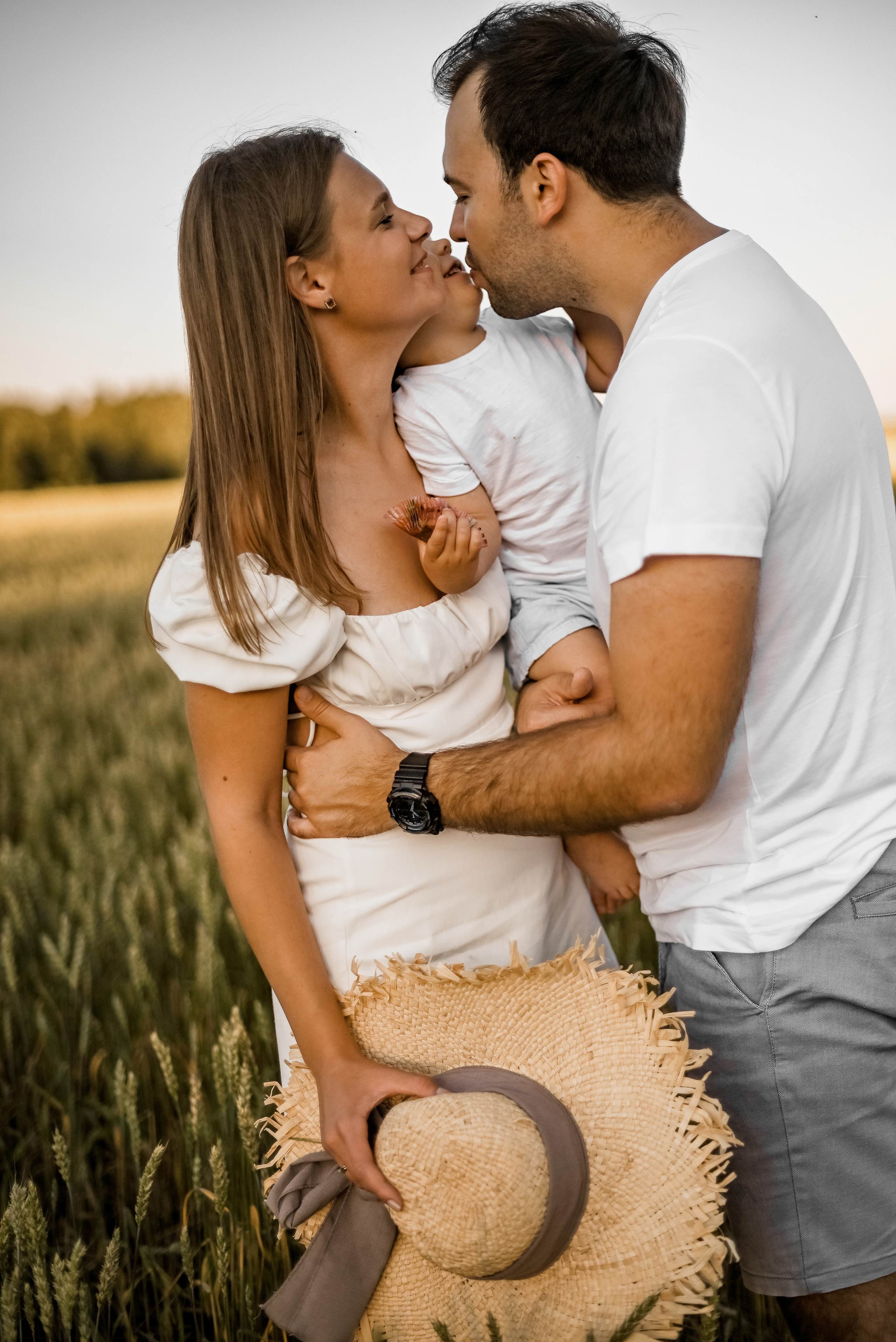Сава в поле). Свадебный и семейный фотограф в Новосибирске, Санкт-Петербурге, Москве