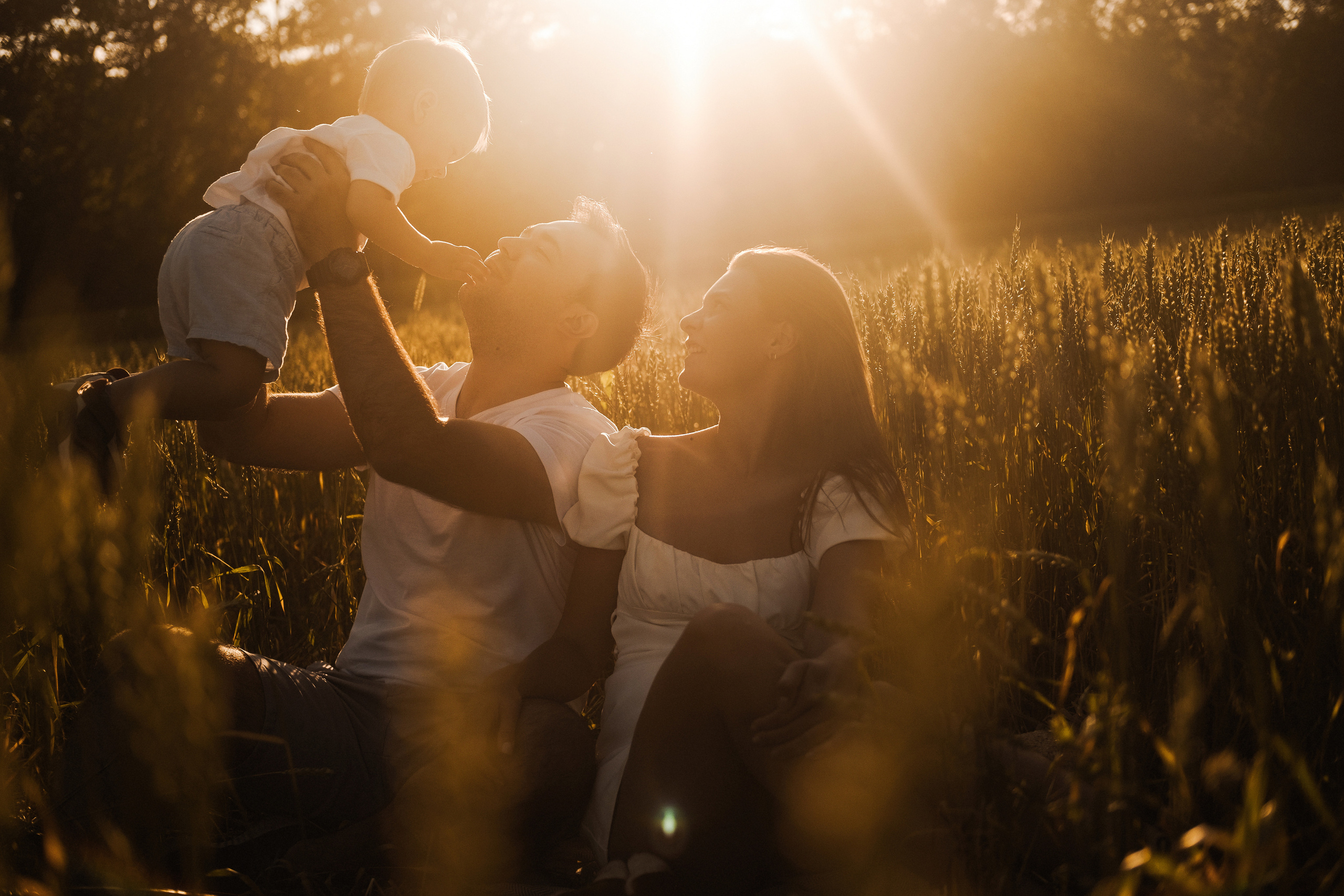 Сава в поле). Свадебный и семейный фотограф в Новосибирске, Санкт-Петербурге, Москве