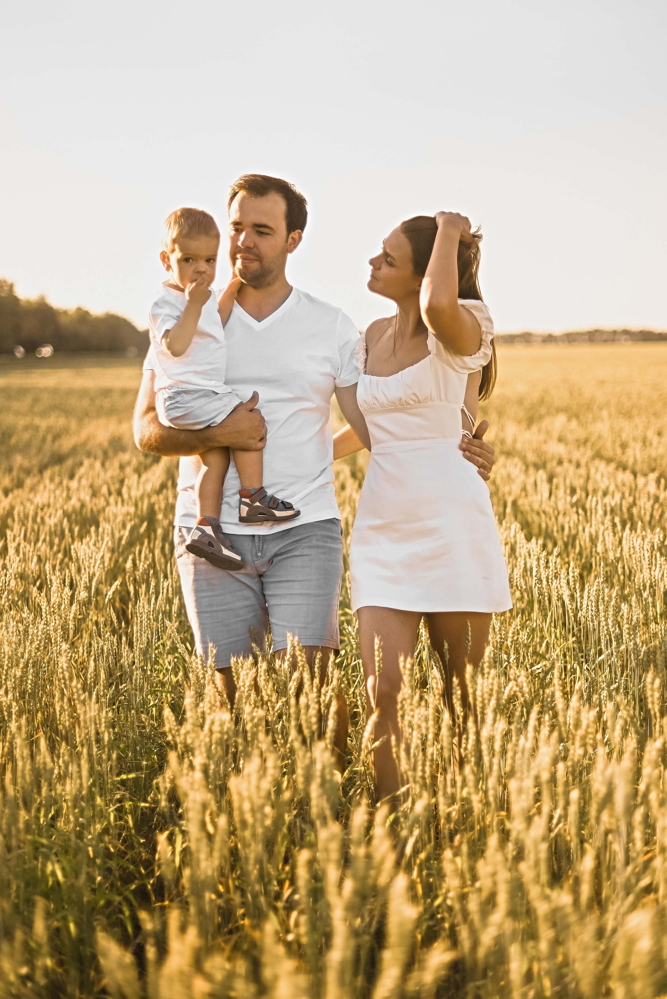 Сава в поле). Свадебный и семейный фотограф в Новосибирске, Санкт-Петербурге, Москве