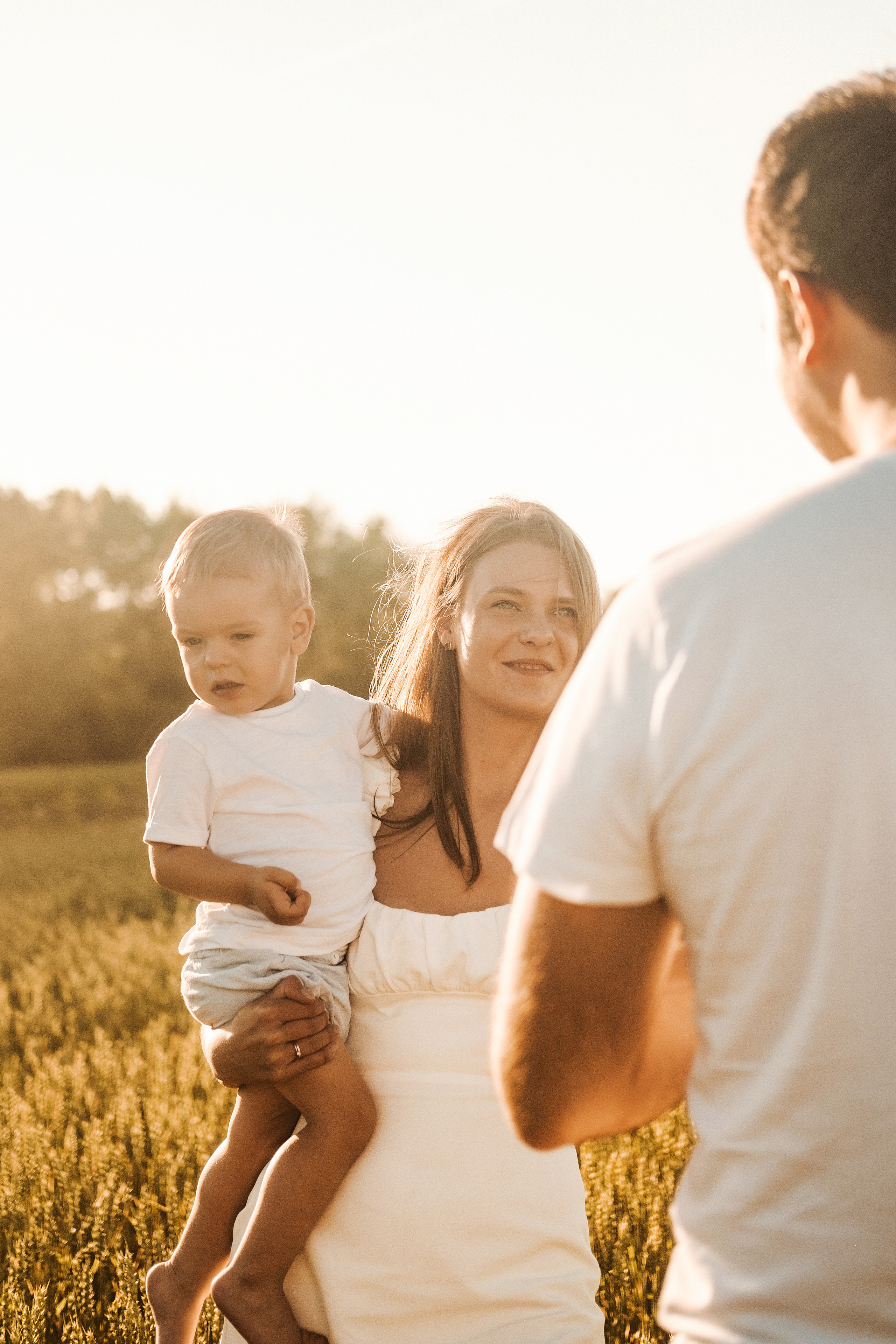 Сава в поле). Свадебный и семейный фотограф в Новосибирске, Санкт-Петербурге, Москве