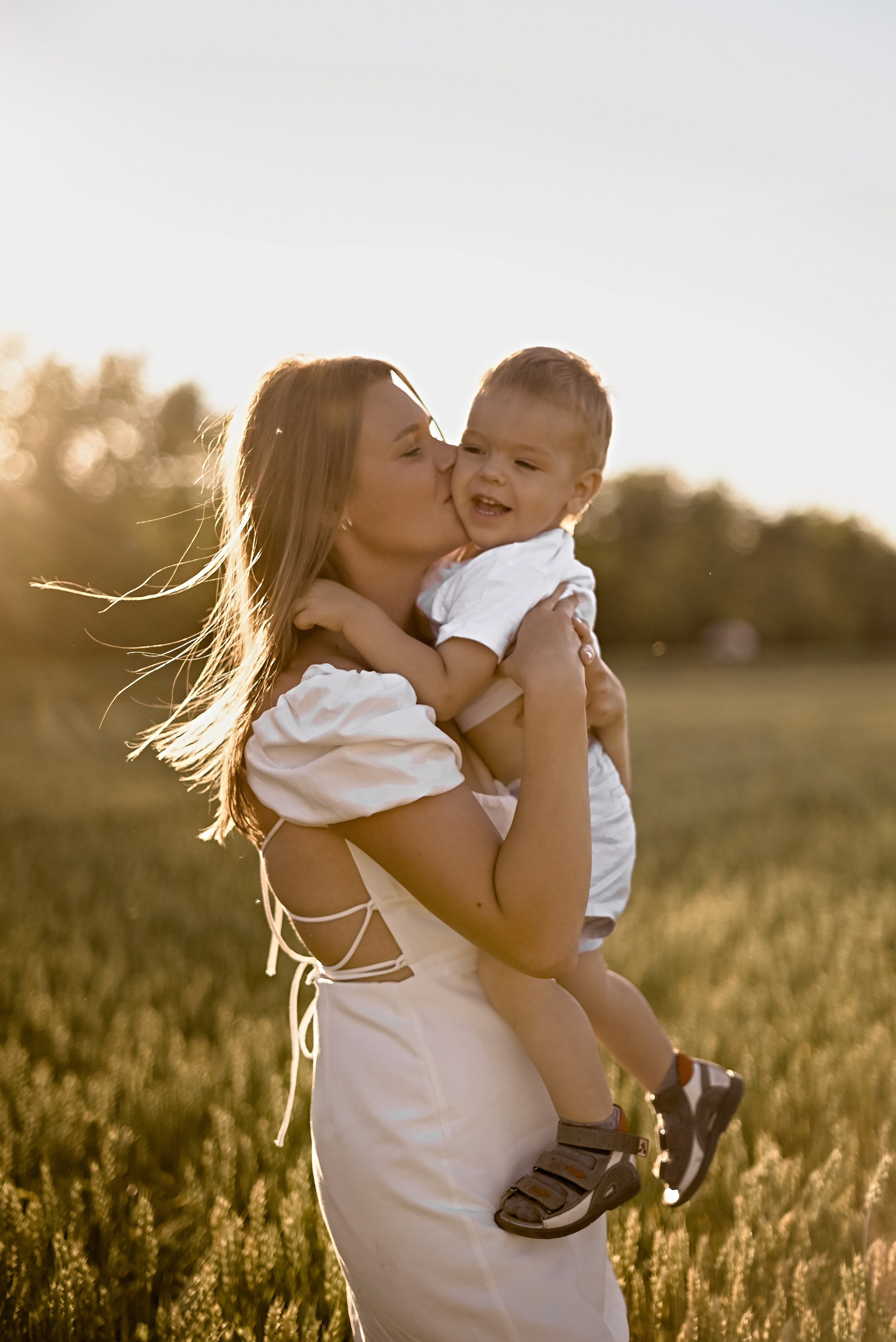 Сава в поле). Свадебный и семейный фотограф в Новосибирске, Санкт-Петербурге, Москве