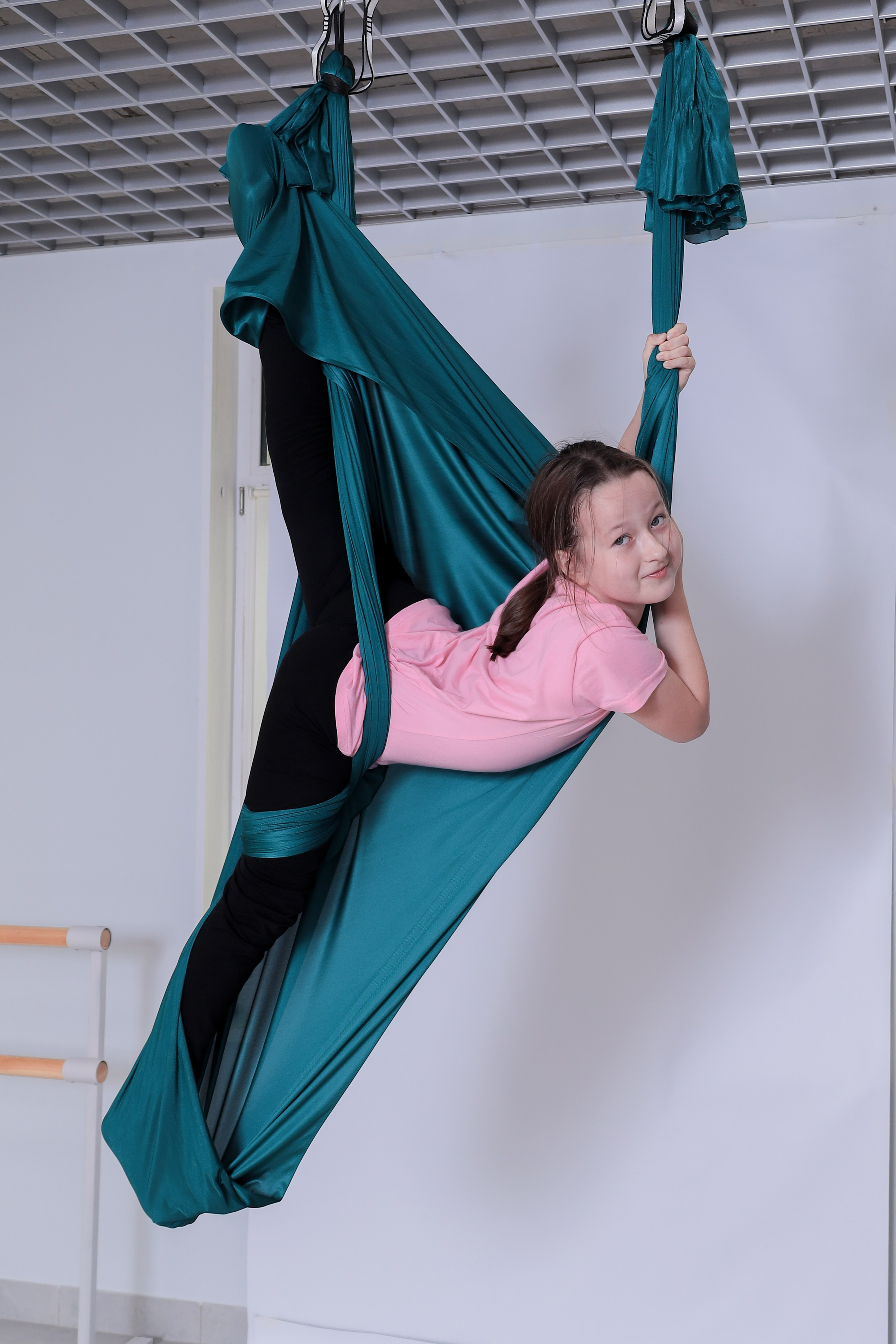 Детская аэройога. Фотограф Надршина Лилия