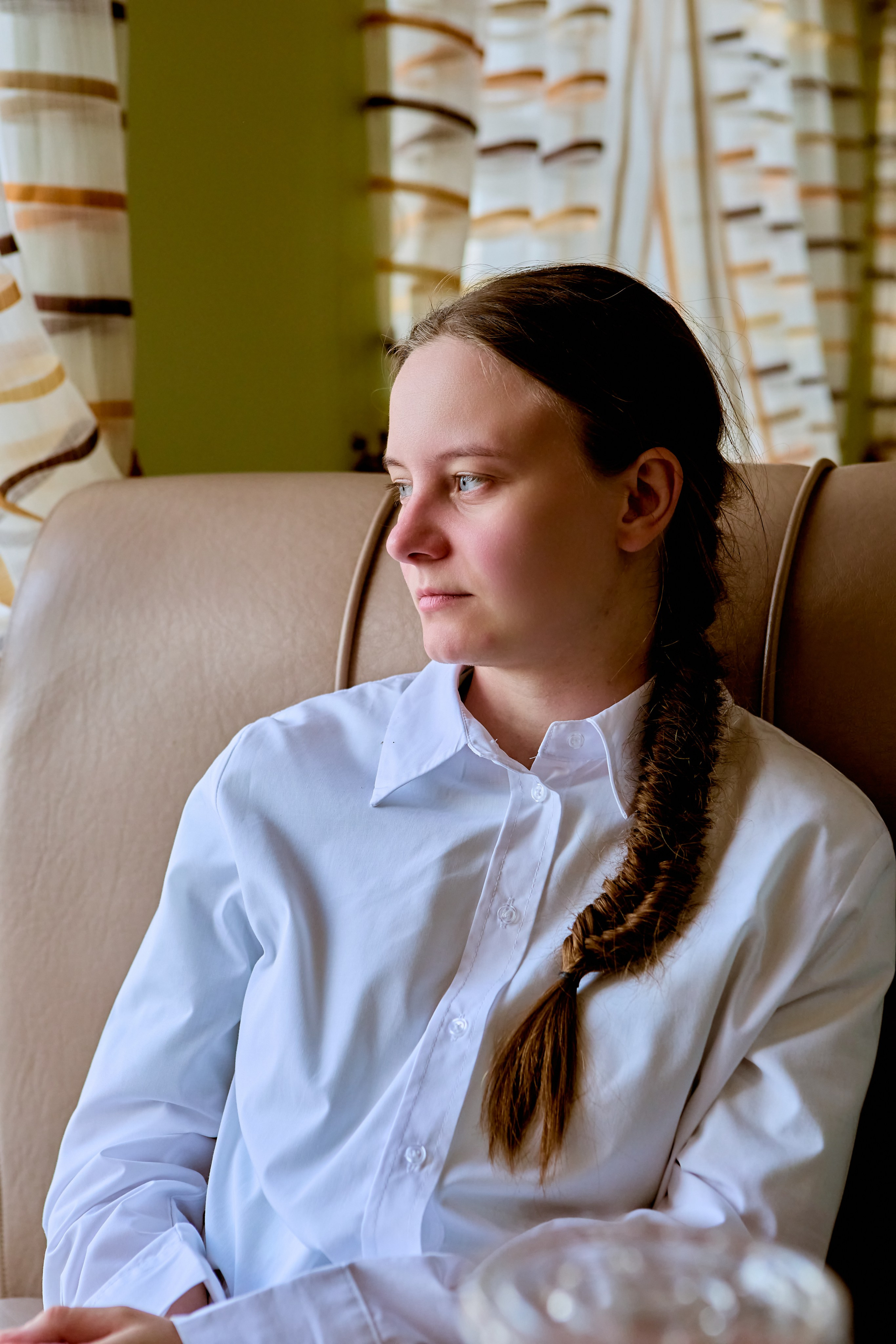 Девичий портрет в кафе из серии Дорожная фотосессия фотограф Николай Голованов