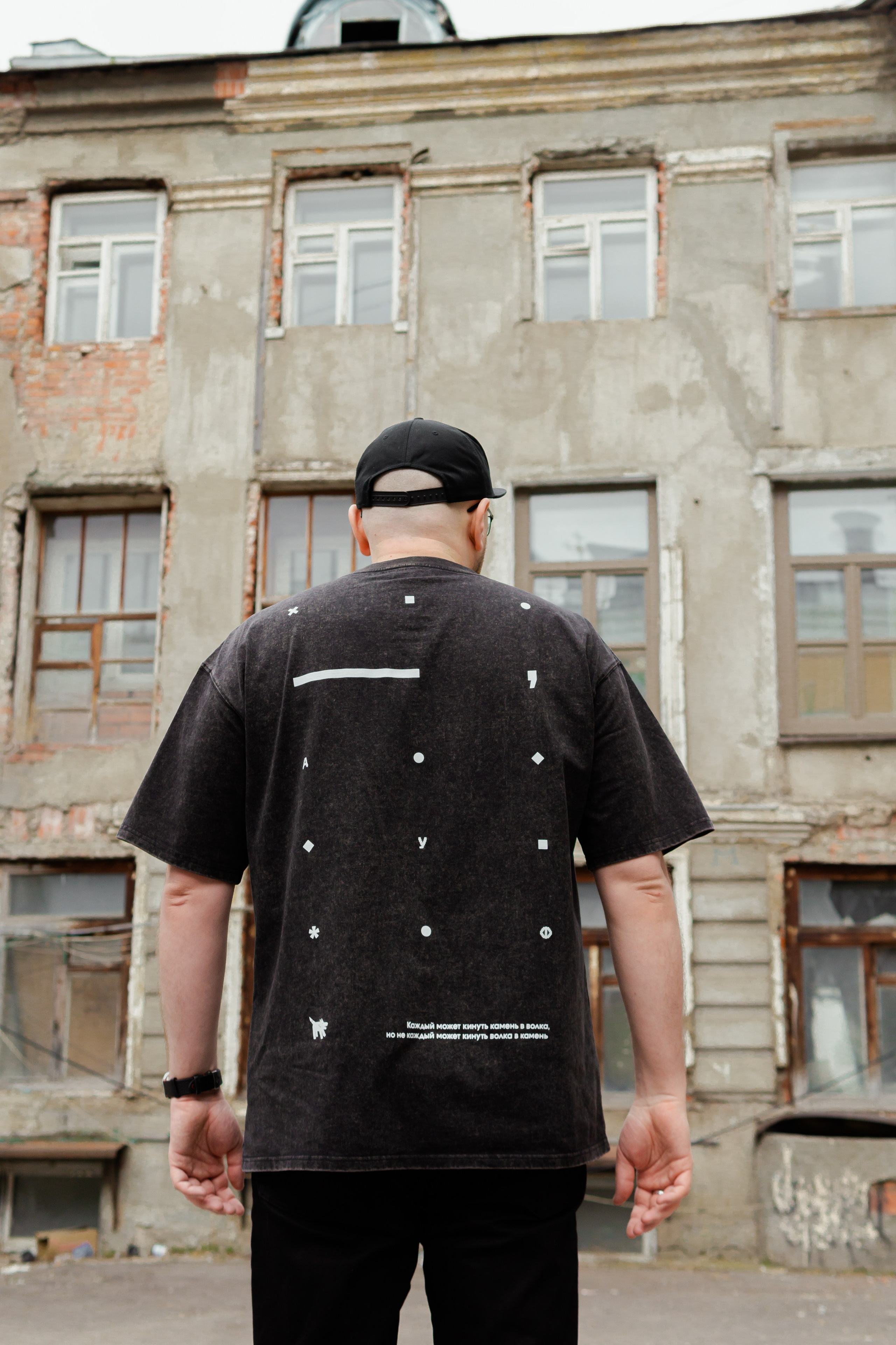 Съемка мерча БЛТ* Semiotica в городе. Фотограф-анималист Ксения Воробьева, Москва