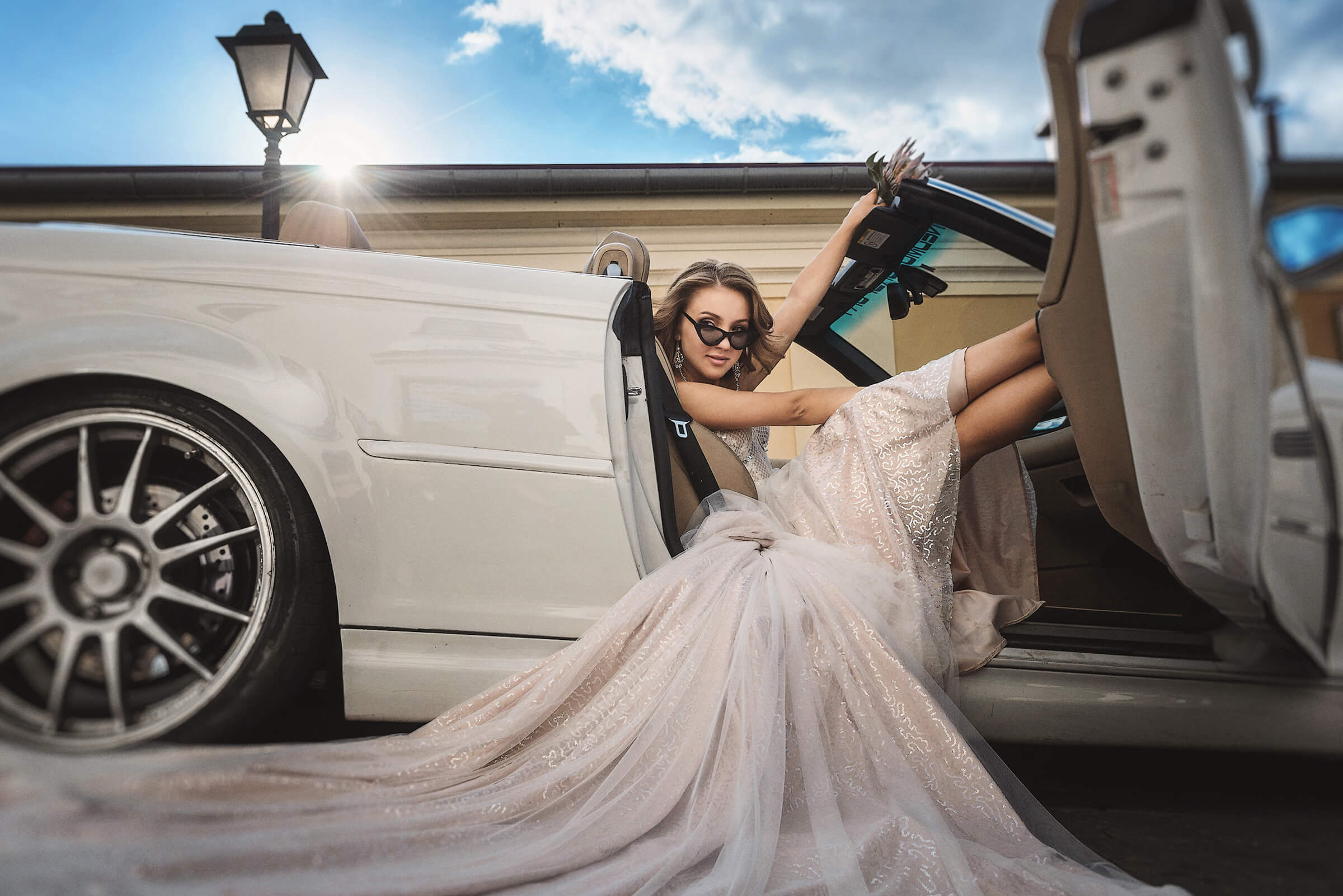 девушка в кабриолете, невеста в машине