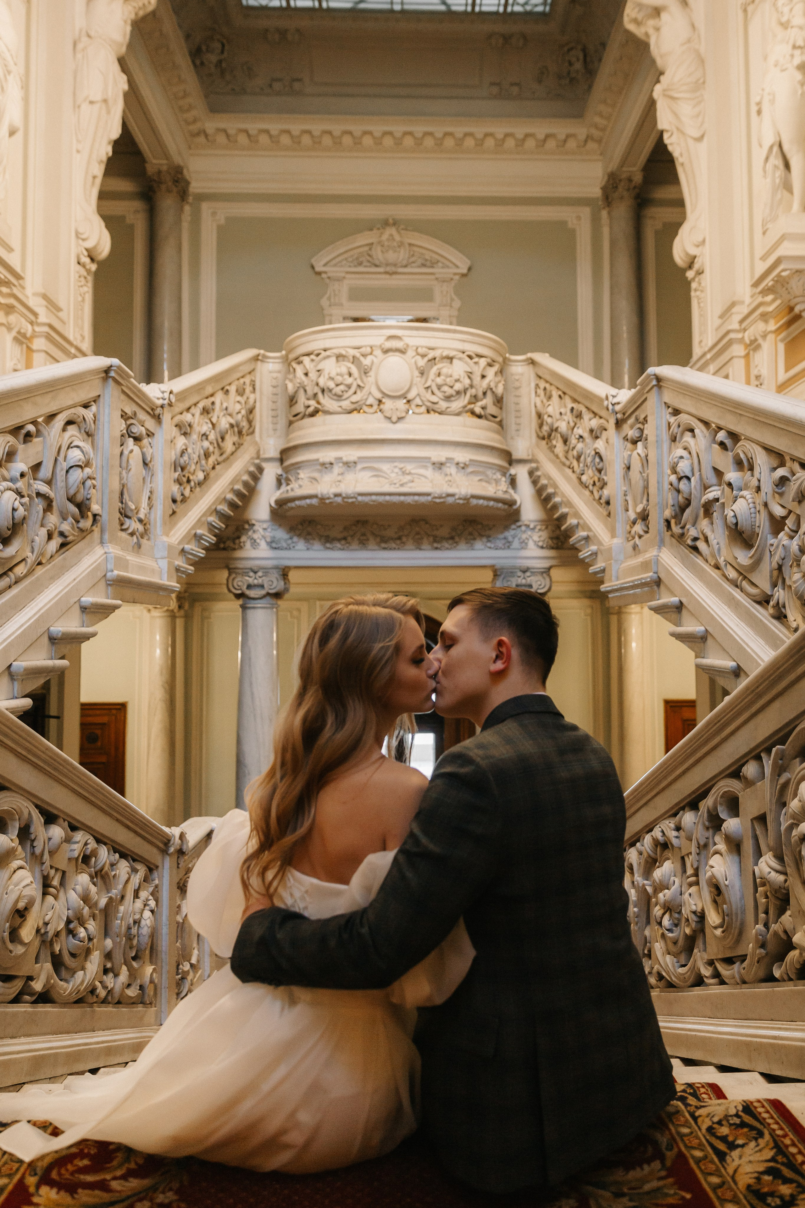 ДВОРЕЦ № 1 | Март, Исаакий, Английская набережная. Свадебный фотограф в Санкт-Петербурге Полина Корзухина