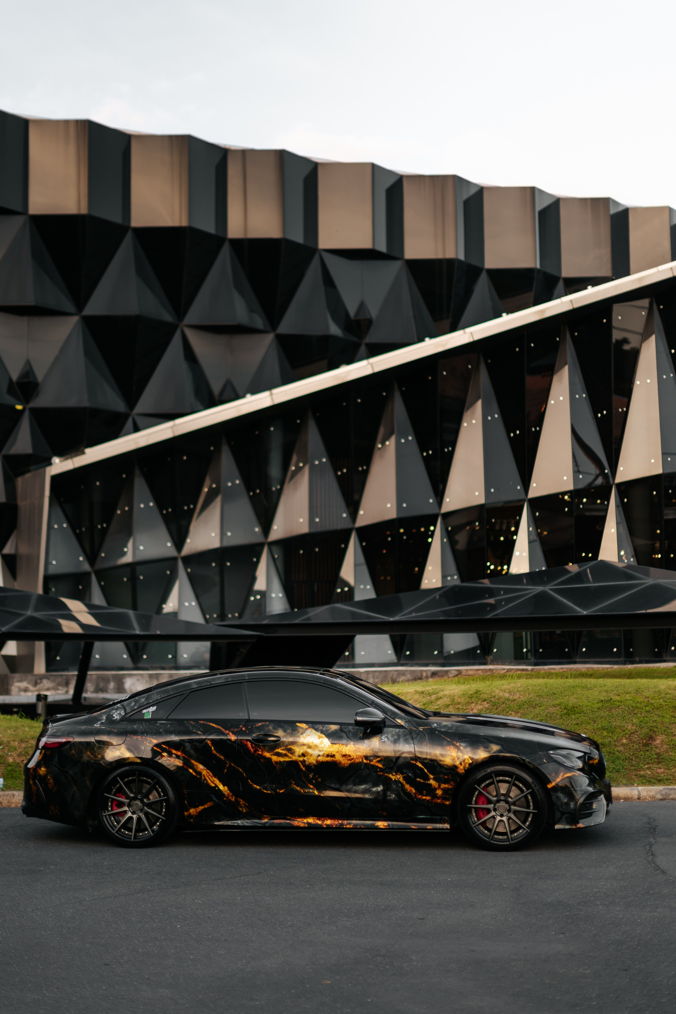 Mercedes Benz E 53. Фотограф в на Пхукете Сергей Войлоков