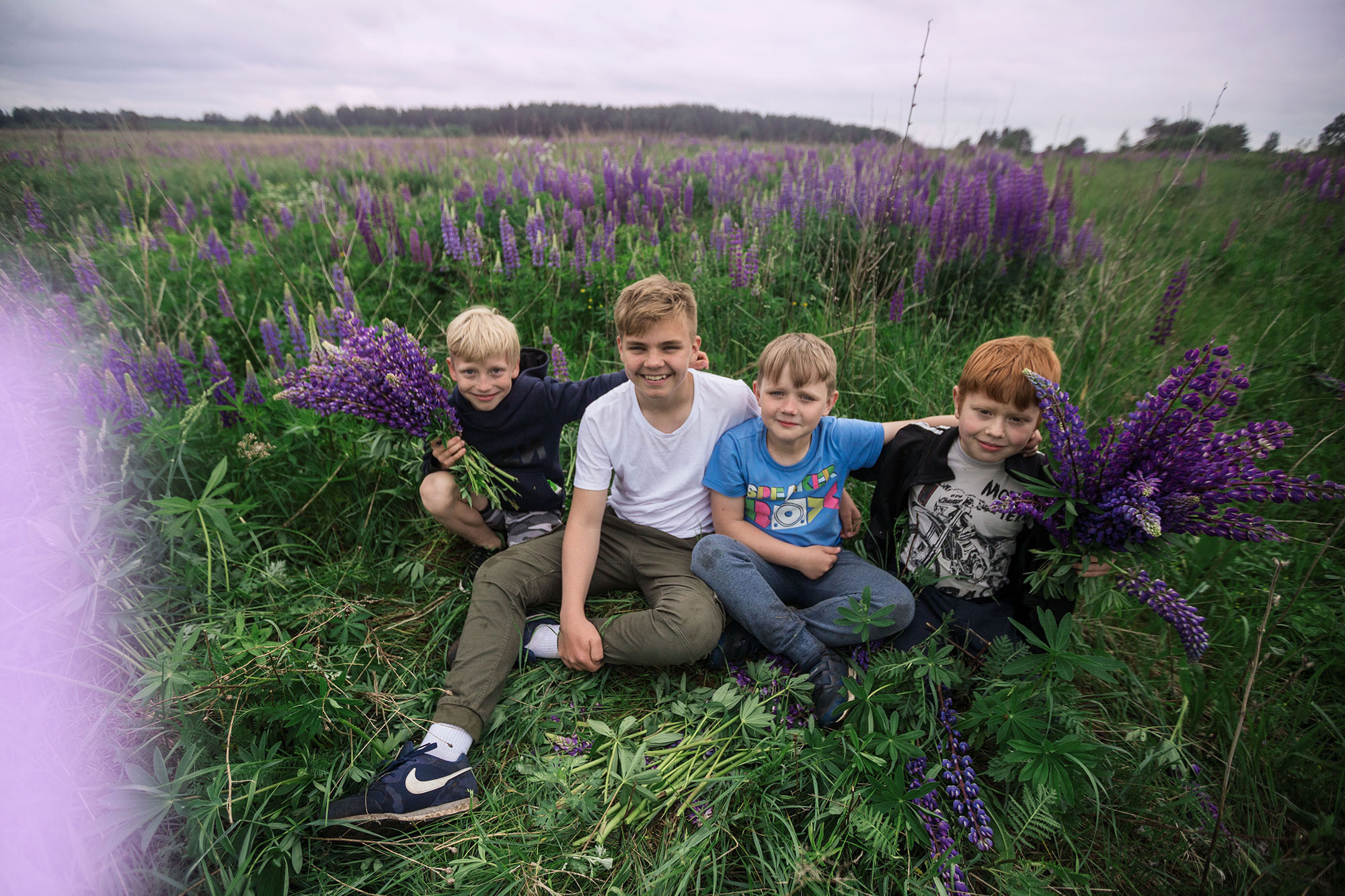 Мальчишки тоже любят цветочки). Семейный и детский фотограф в Пскове и Санкт-Петербурге Яна Калинина