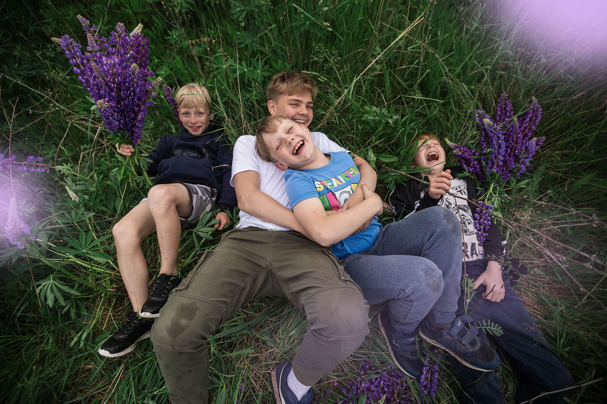 Мальчишки тоже любят цветочки). Семейный и детский фотограф в Пскове и Санкт-Петербурге Яна Калинина
