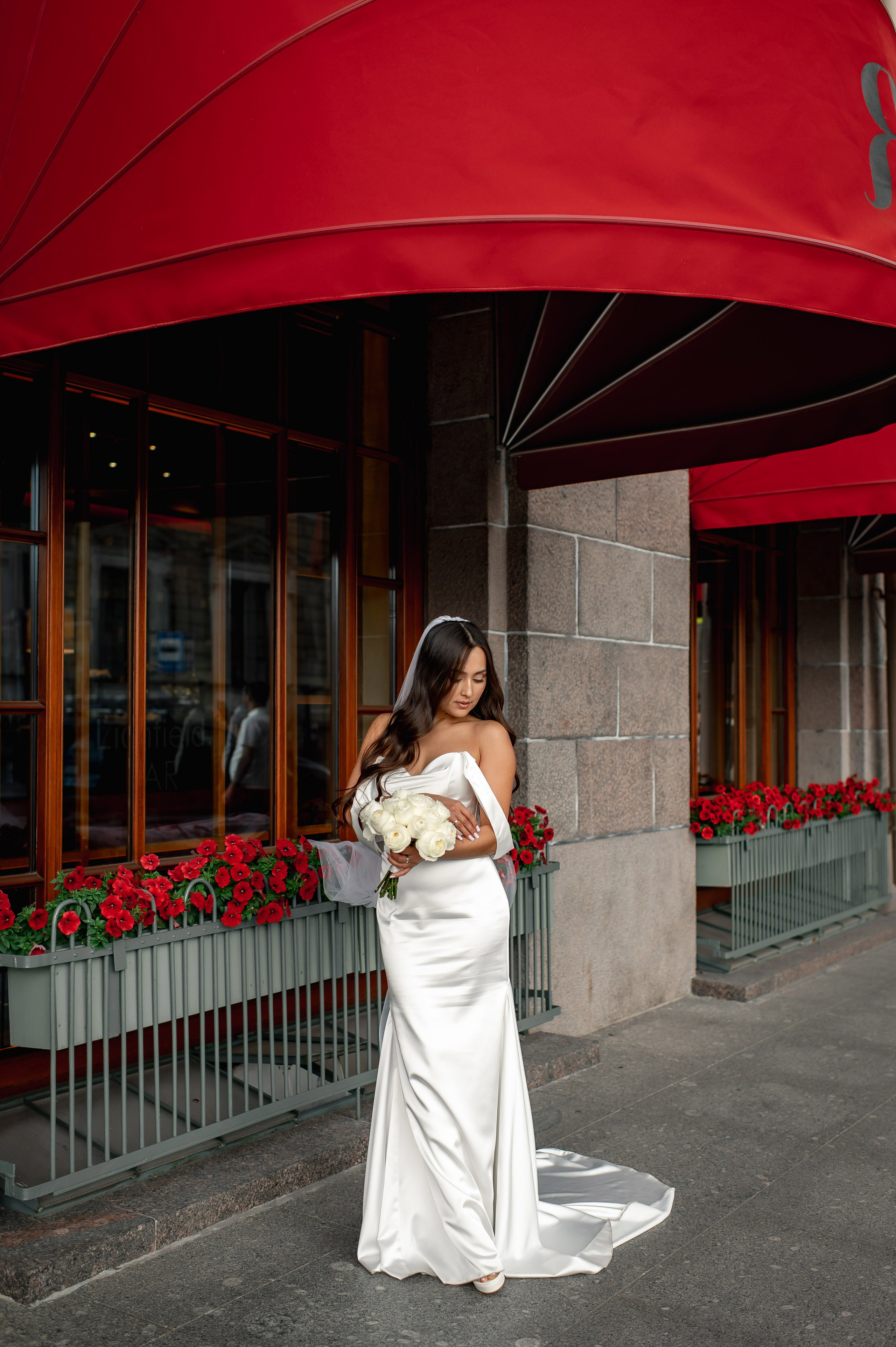 Классическая свадебная фотосессия Аины и Антона по самым красивым местам для свадебной прогулки в Санкт-Петербурге. Портретный, семейный и свадебный фотограф в Санкт-Петербурге и в Пушкине Ширяев Денис