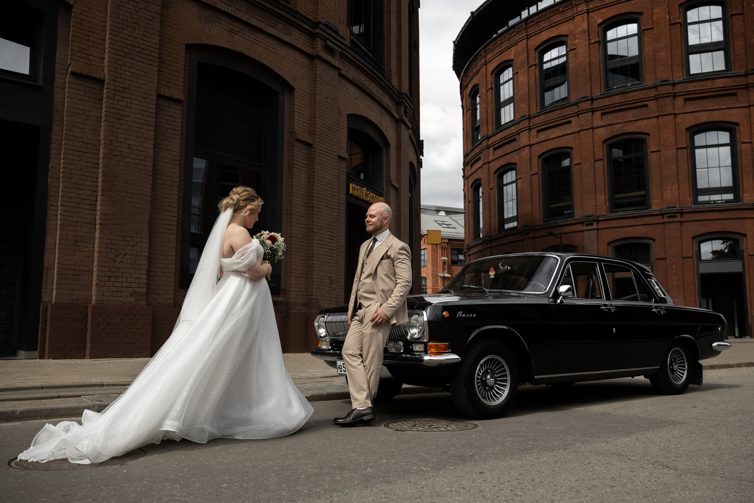 Свадебная фотосессия Арма с машиной