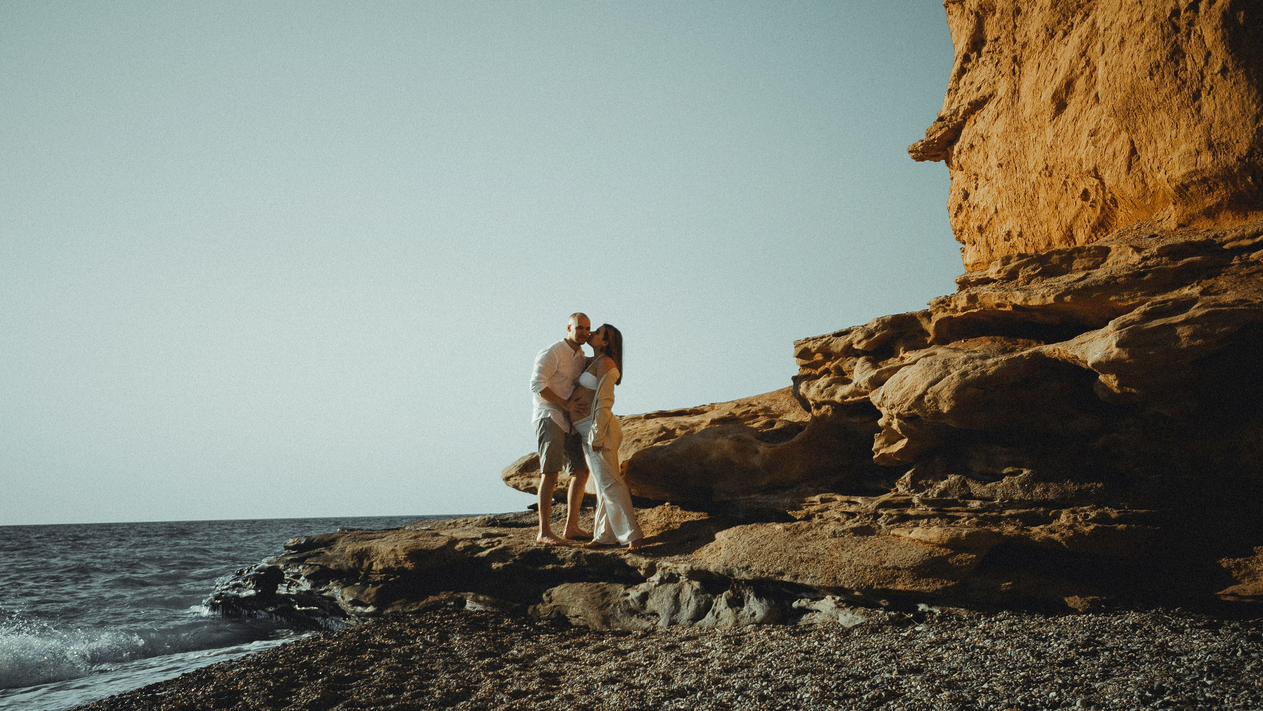 Евгений и Александра на берегу моря. Фотограф в Крыму | Виктория Нотевская