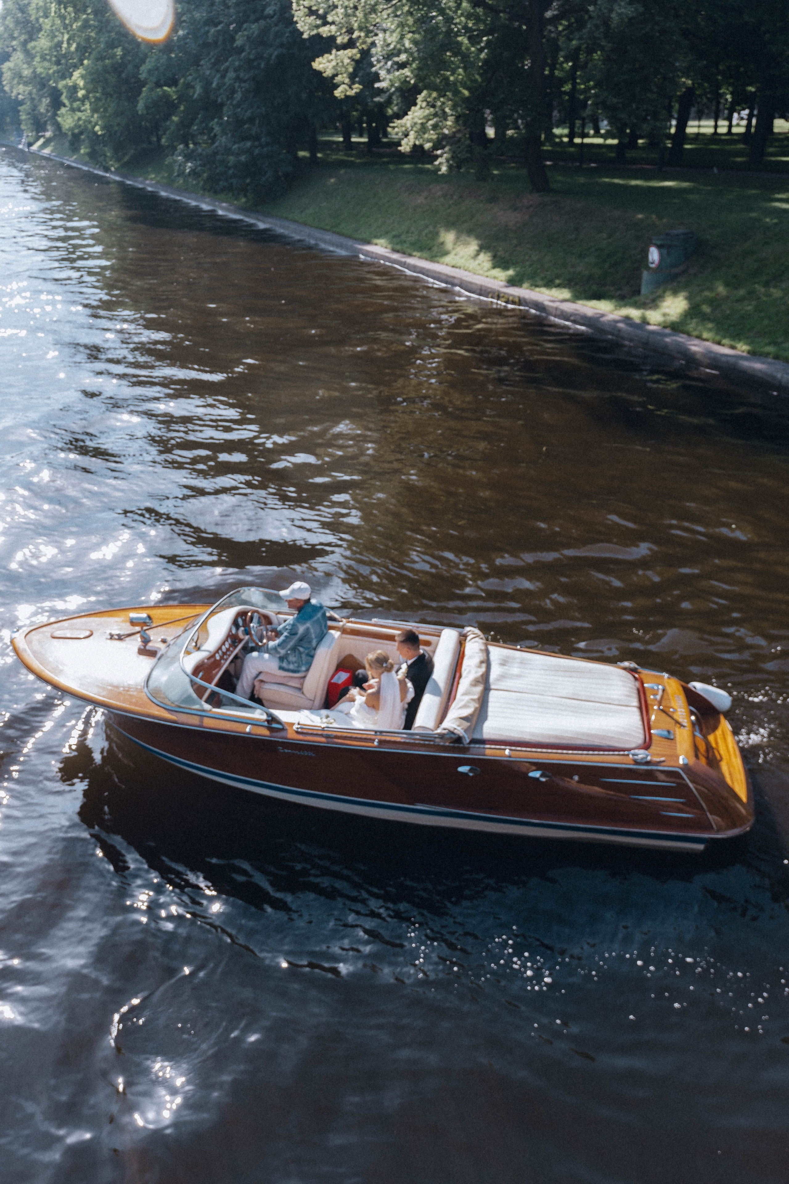 СВАДЕНБНАЯ СЬЕМКА НА КАТЕРЕ ПО КАНАЛАМ САНКТ-ПЕТЕРБУРГА И В АКВАТОРИИ НЕВЫ. Профессиональный фотограф, Санкт-Петербург — Виктория Богомолова