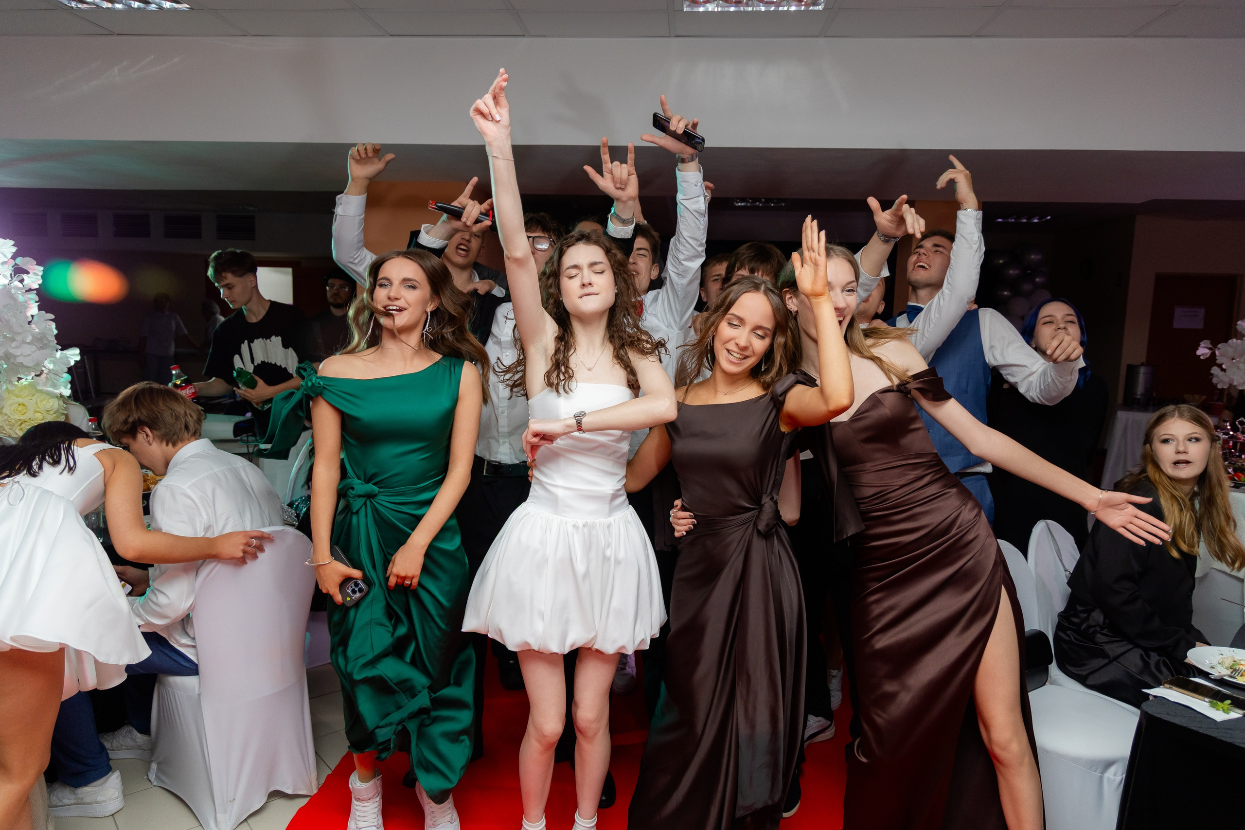 Школьный выпускной 2025 год в Минске, Беларуси. Свадебный фотограф в Минске/Беларуси Сергей Спиридонов