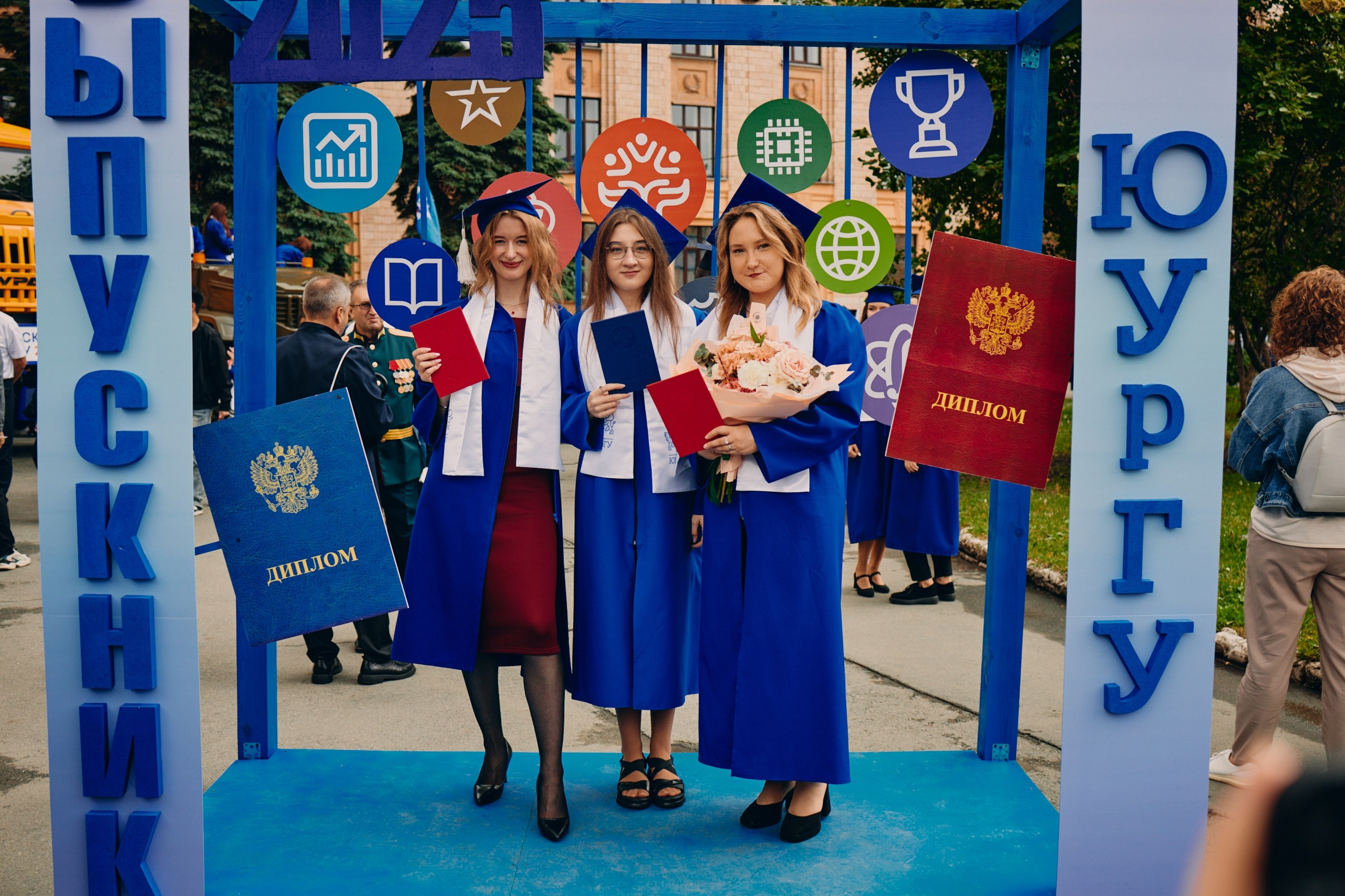 Выпускной ЮУрГУ 2025. Фотограф из Челябинска Ника Варгот