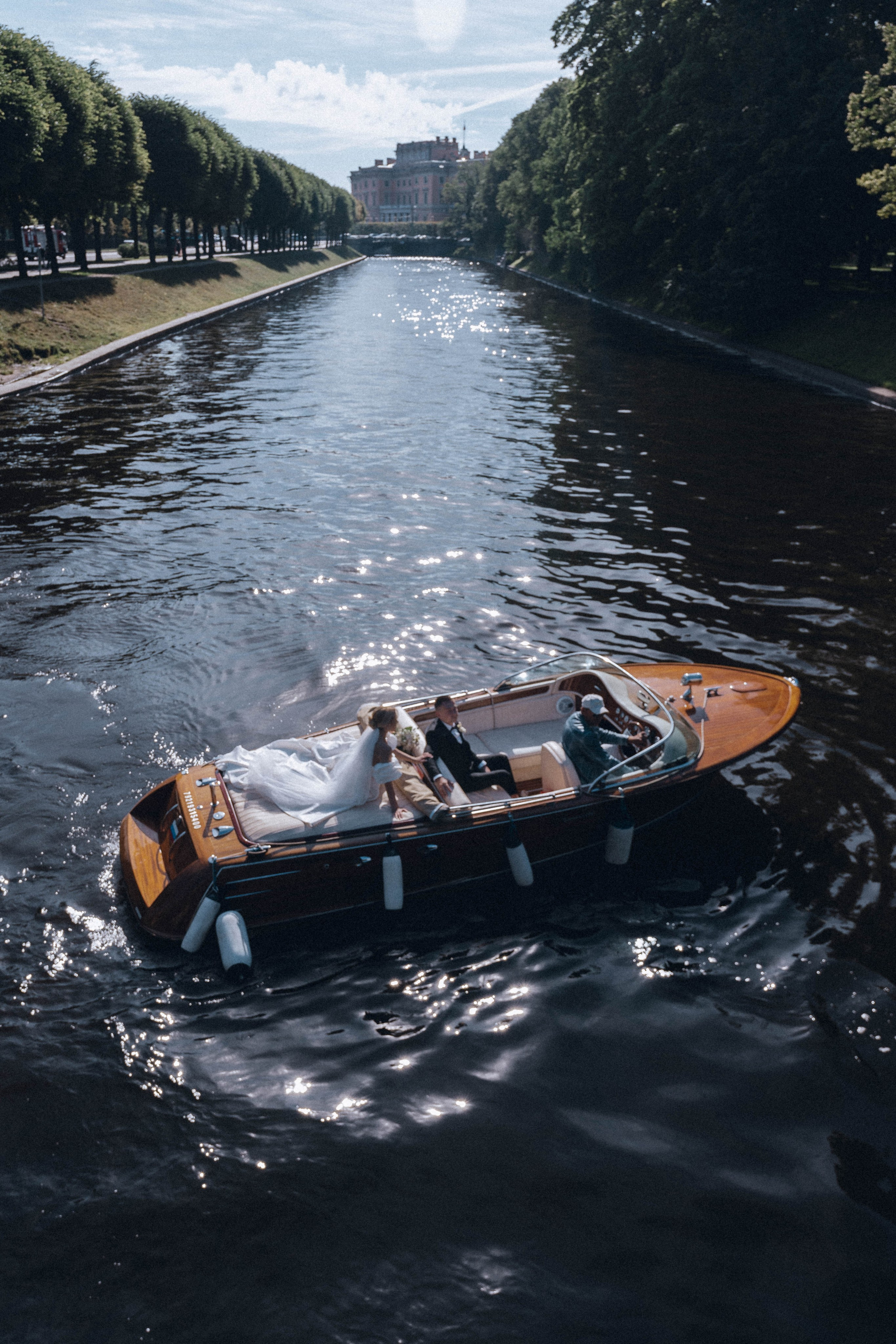СВАДЕНБНАЯ СЬЕМКА НА КАТЕРЕ ПО КАНАЛАМ САНКТ-ПЕТЕРБУРГА И В АКВАТОРИИ НЕВЫ. Профессиональный фотограф, Санкт-Петербург — Виктория Богомолова