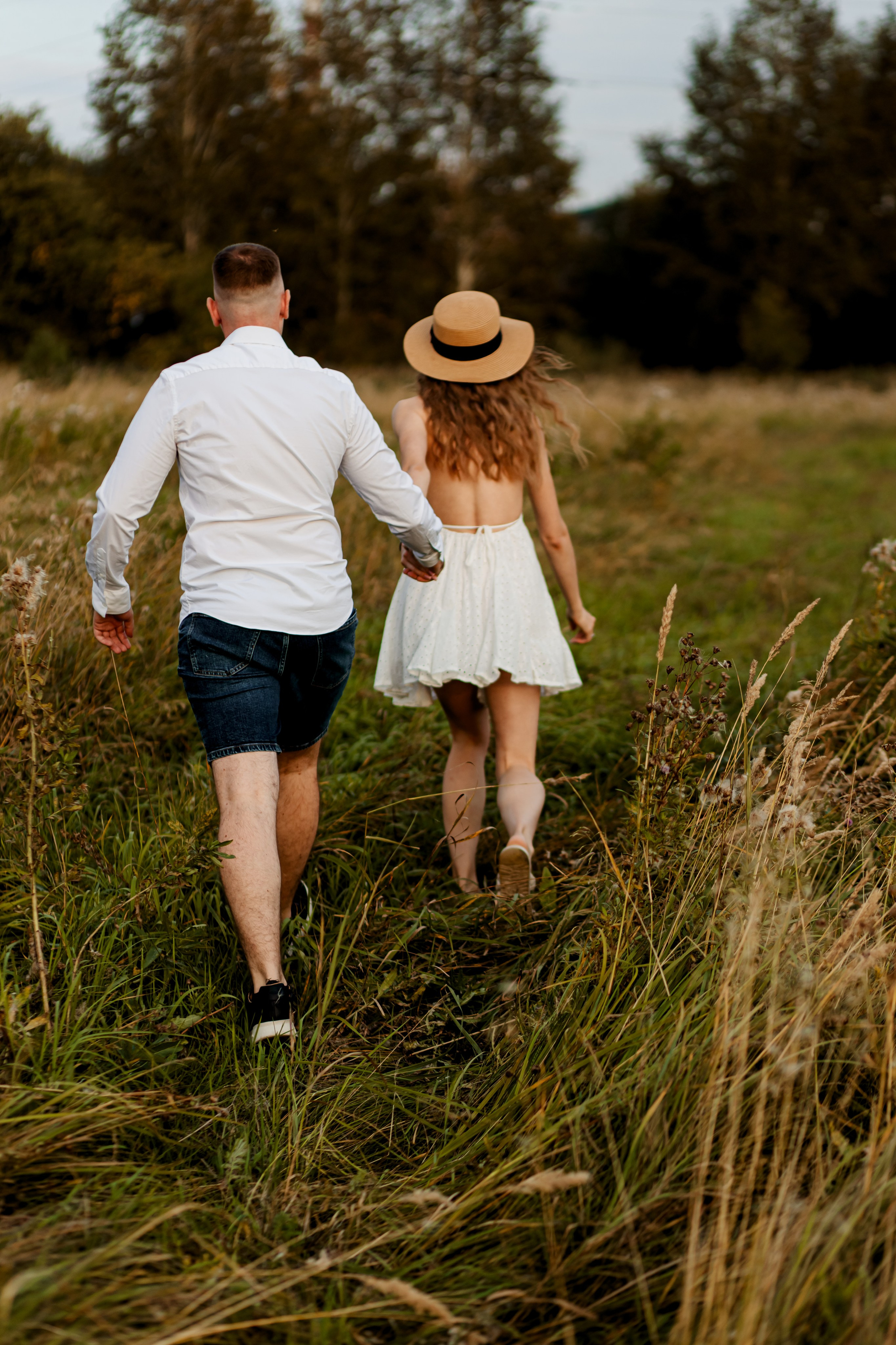Закат, поле. Свадебный и семейный фотограф Екатеринбург Настя Саедгалина