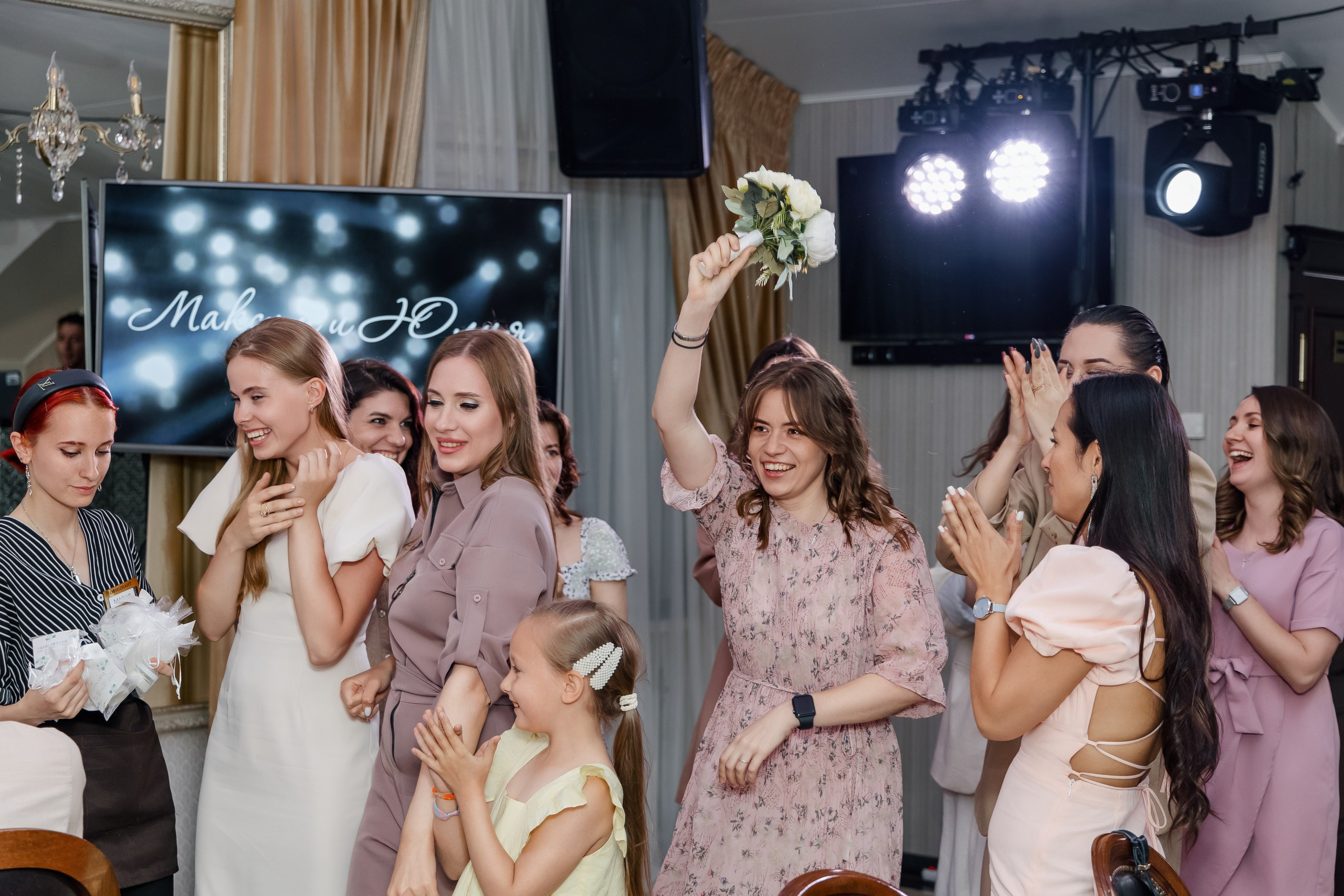 Максим и Юля. Дом офицеров. Свадебный фотограф в Хабаровске