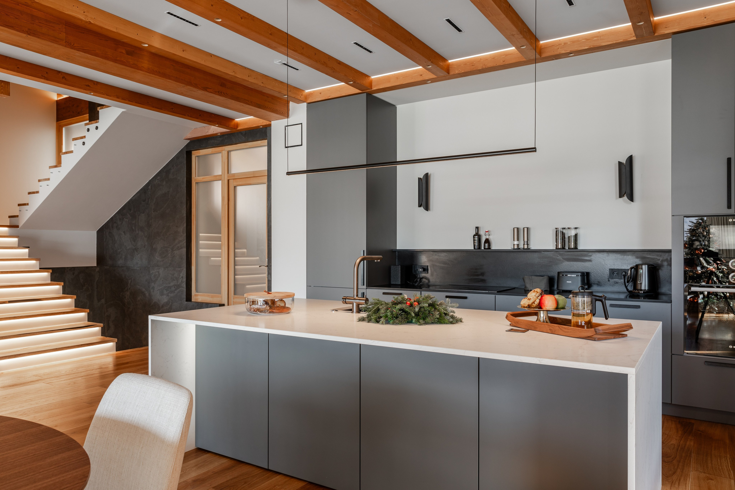 Интерьерная фотосъёмка загородного дома площадью 300 кв м в п. Эстосадок. Интерьерный фотограф Москва