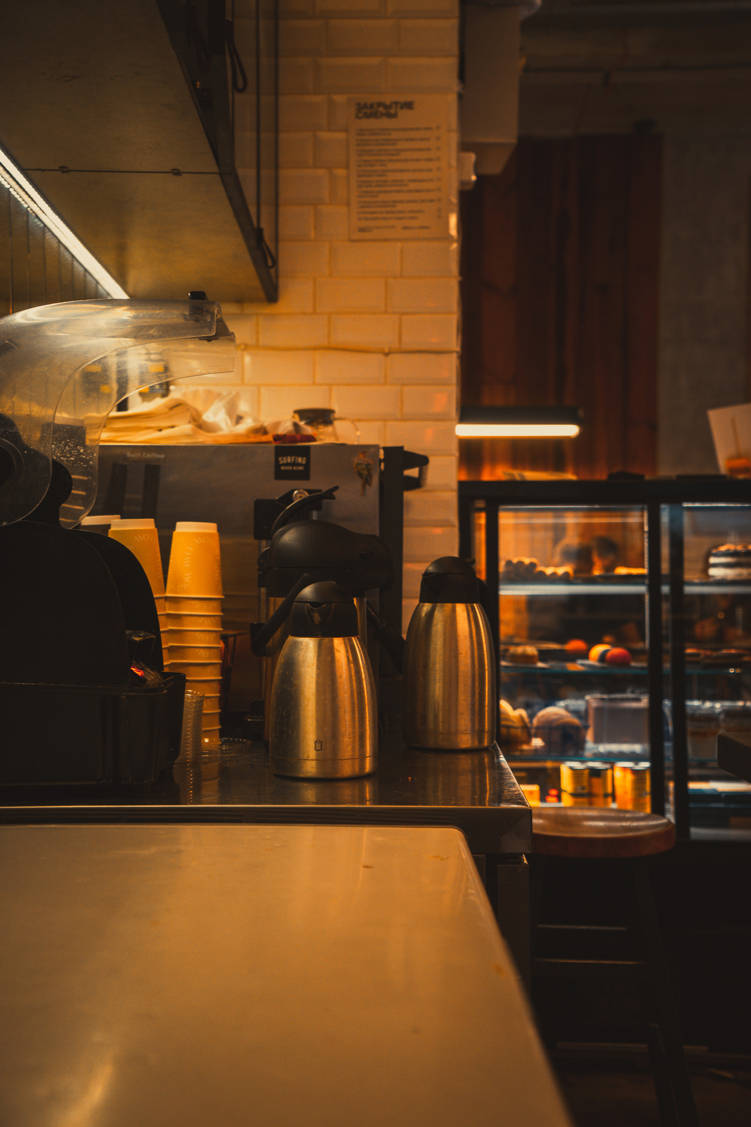 Surf Coffee x VINYL — Интерьер. KiPPER Gallery — Фотограф