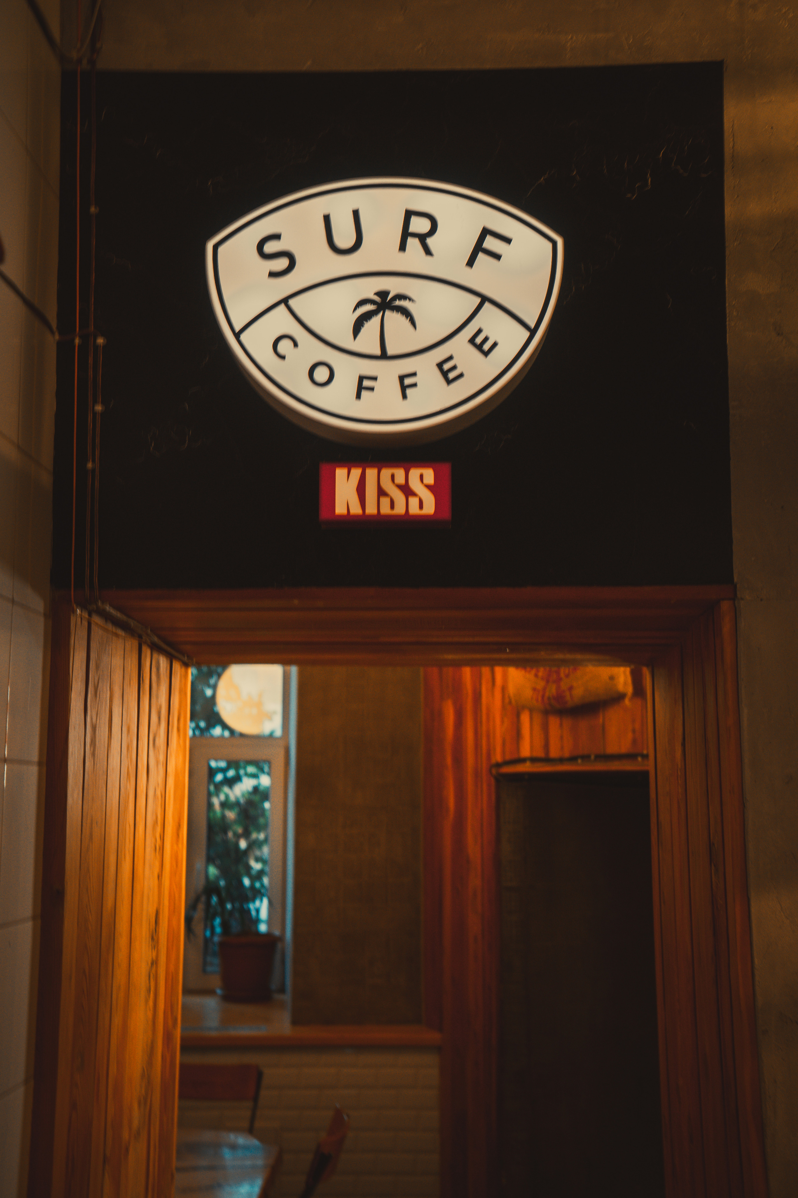 Surf Coffee x VINYL — Интерьер. KiPPER Gallery — Фотограф