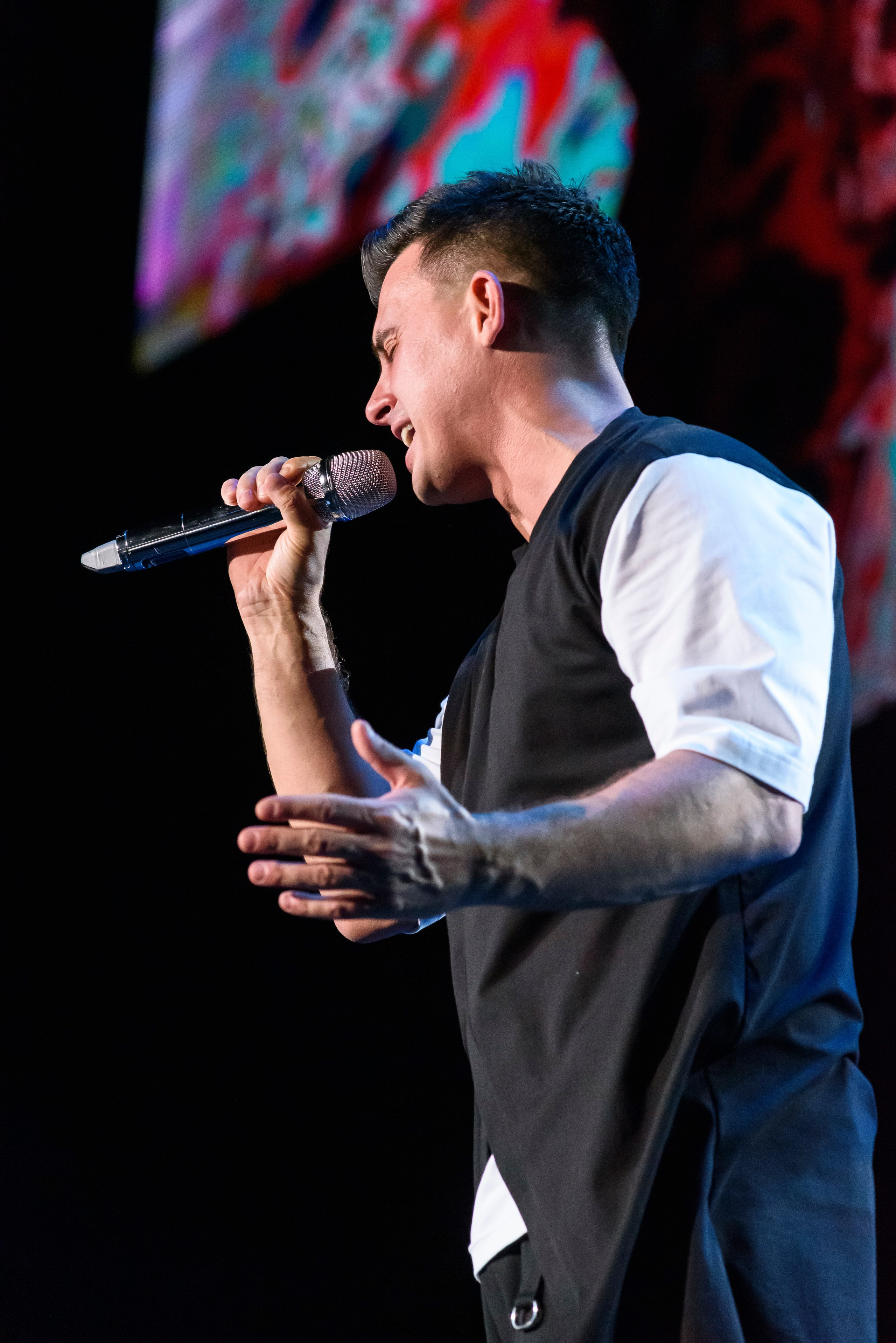 Кирилл Туриченко — Вегас Сити Холл. Бренд-фотограф для экспертов и блогеров в Москве Влада Горбовская