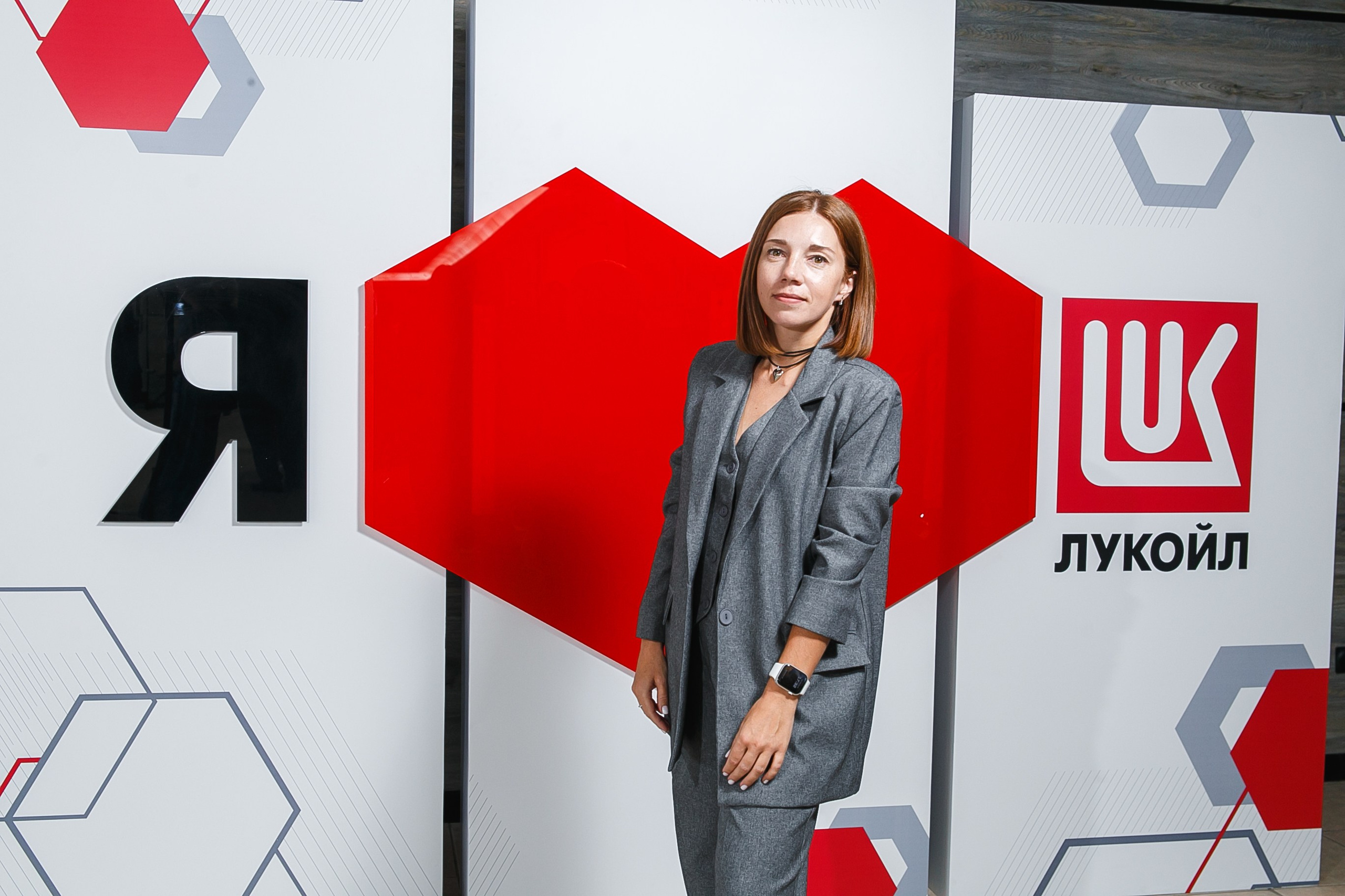 Фотозона на корпоративном мероприятии Лукойла в ДК Царицын. Событийный фотограф Максим Бескоровайновнов