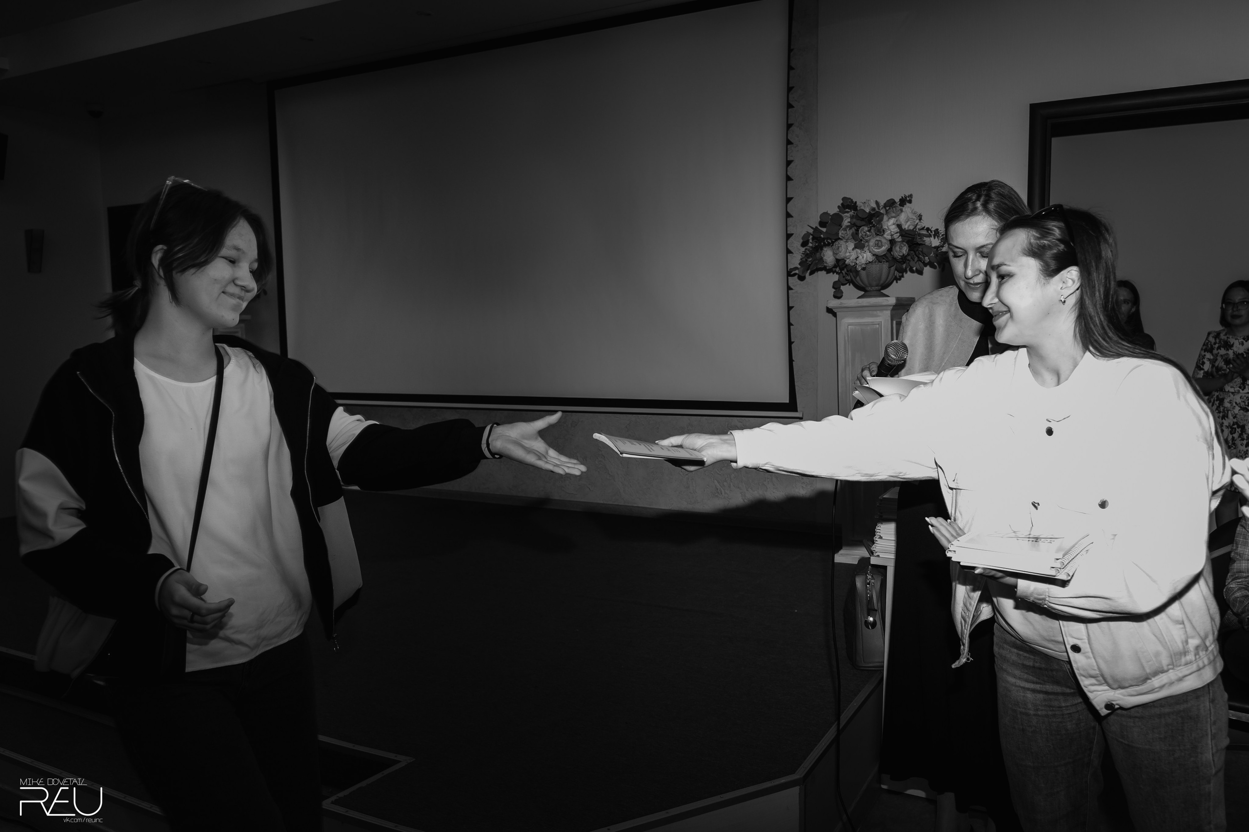 ВЫПУСКНОЙ ШКОЛЫ «Язык Для Успеха» 2023. Mike Dovetail | Портретный и репортажный фотограф