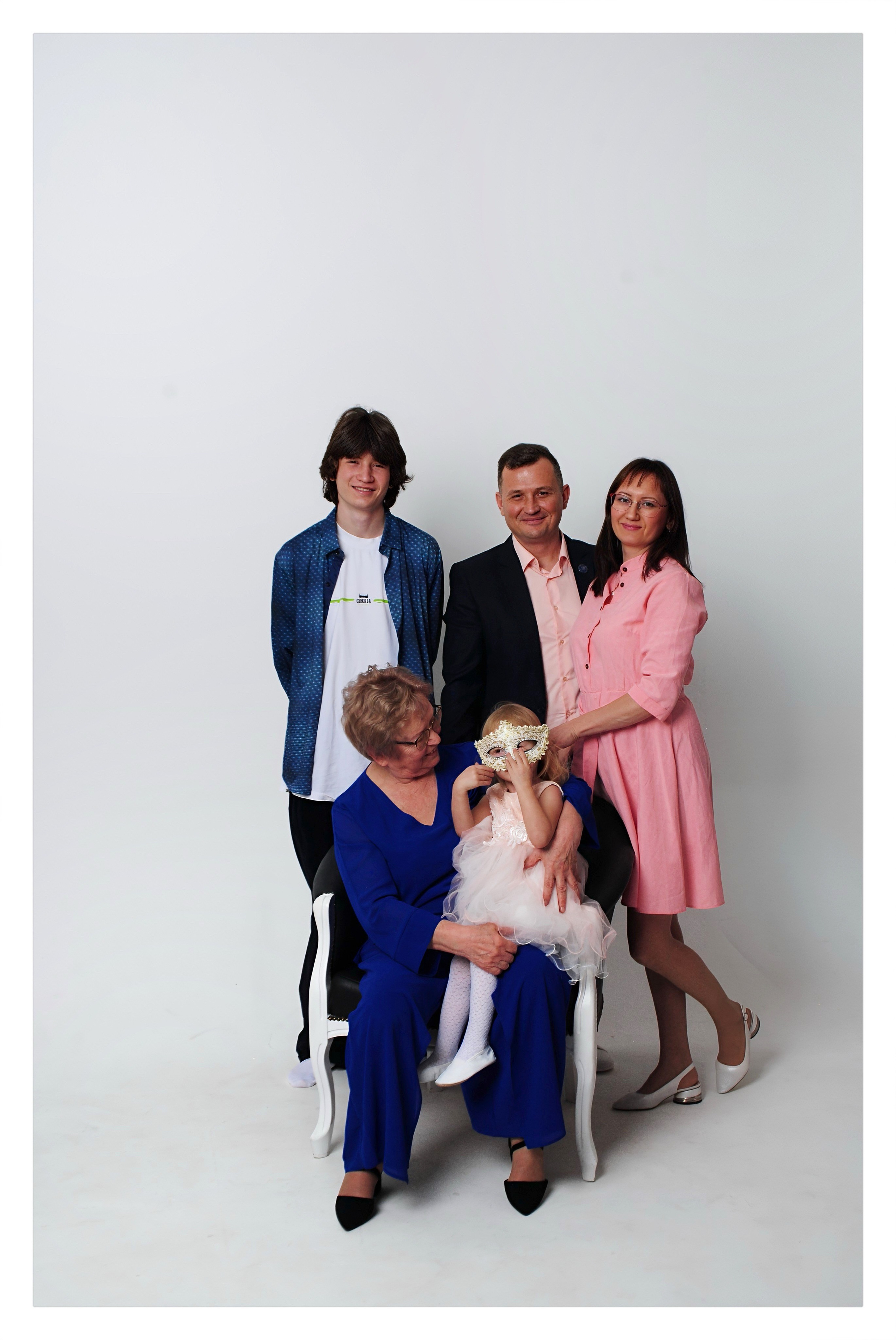 Лилия и семья. Фотограф Мария Мусаелян