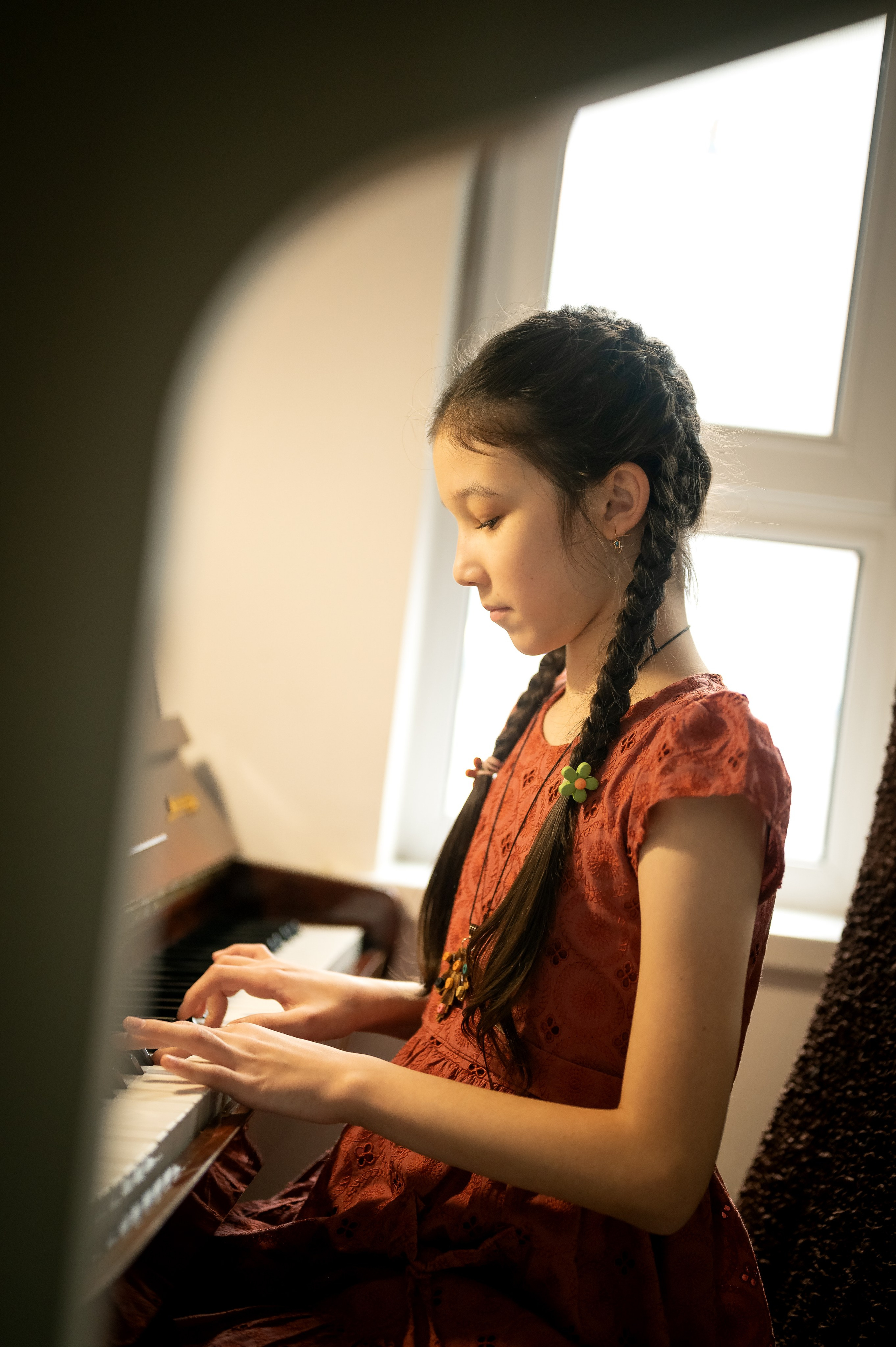 Родители с новорожденным малышом. Фотограф новорождённых, семейный, школьный в городе Калуге Евгения