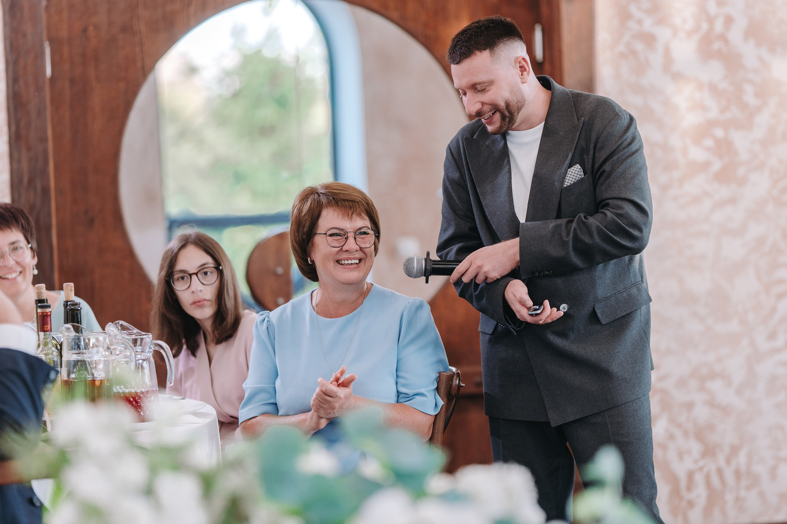 БАНКЕТНЫЙ ЗАЛ ТОРТУГА, ВЕДУЩИЙ АНДРЕЙ ОГНЕВ