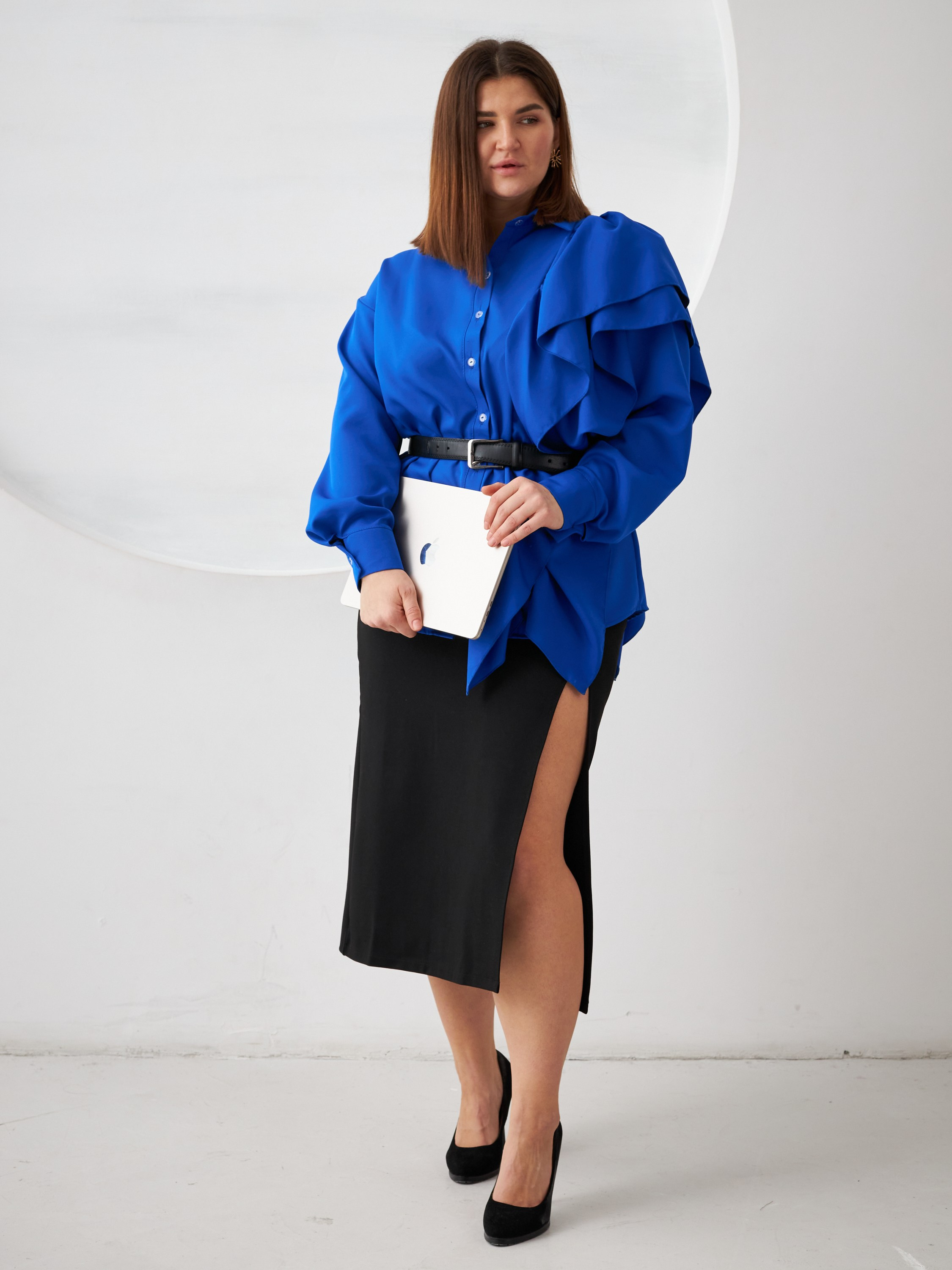 Фотосъемка рубашек с воланами Екатеринбург Wildberries ВБ Ozon Озон фотосессия одежды Екб заказать цена фотосъемка товара WB блузки Екб. Фотограф Екатеринбург Анастасия Жерновская | Маркетплейсы и нейрофото