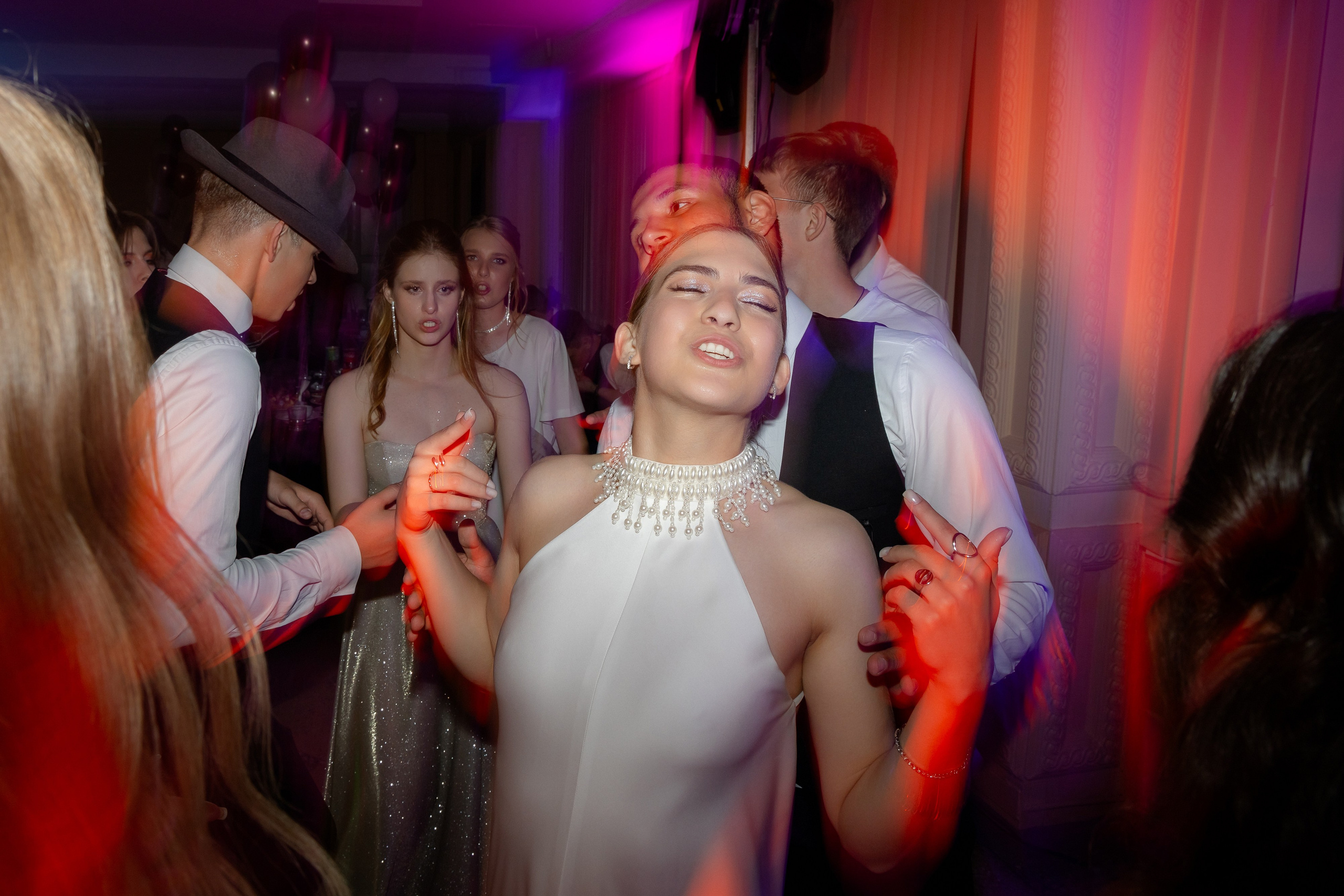 Школьный выпускной 2024 год в Соколе (Минск). Свадебный фотограф в Минске/Беларуси Сергей Спиридонов