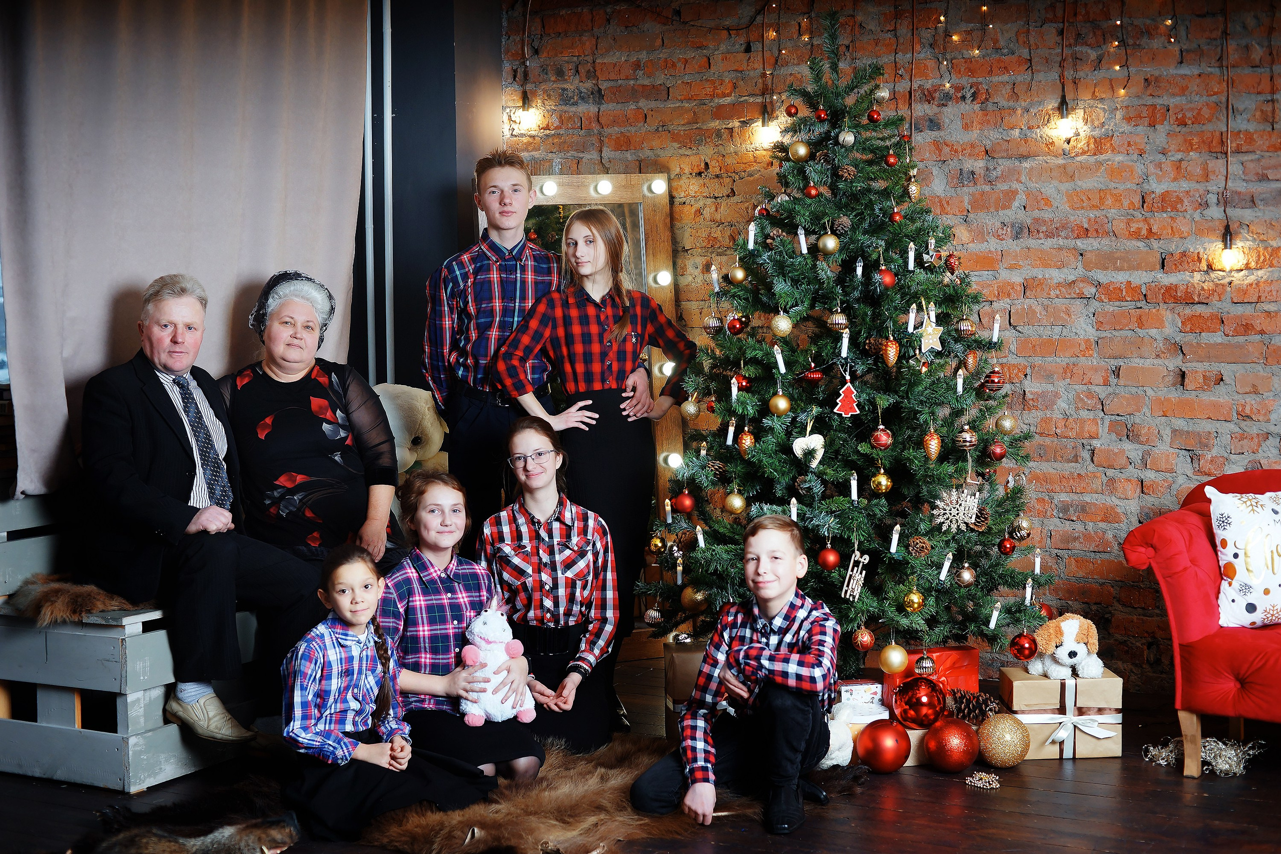 Семейная съёмка поколений. Студийная. Семейный фотограф г. Новокузнецк Юлия Машникова