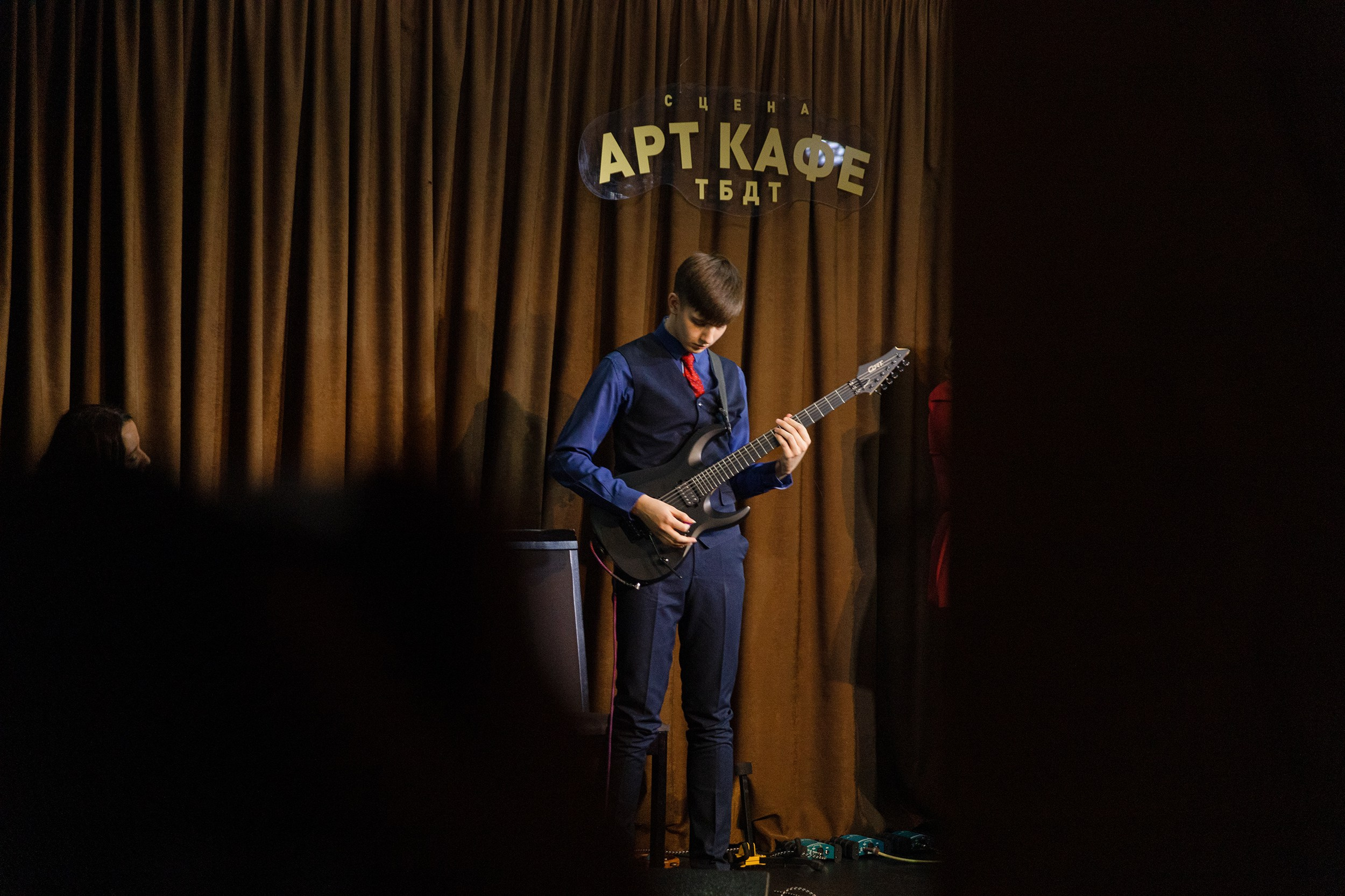 Выступление YOLO band в арт кафе. Фотограф Тюмень