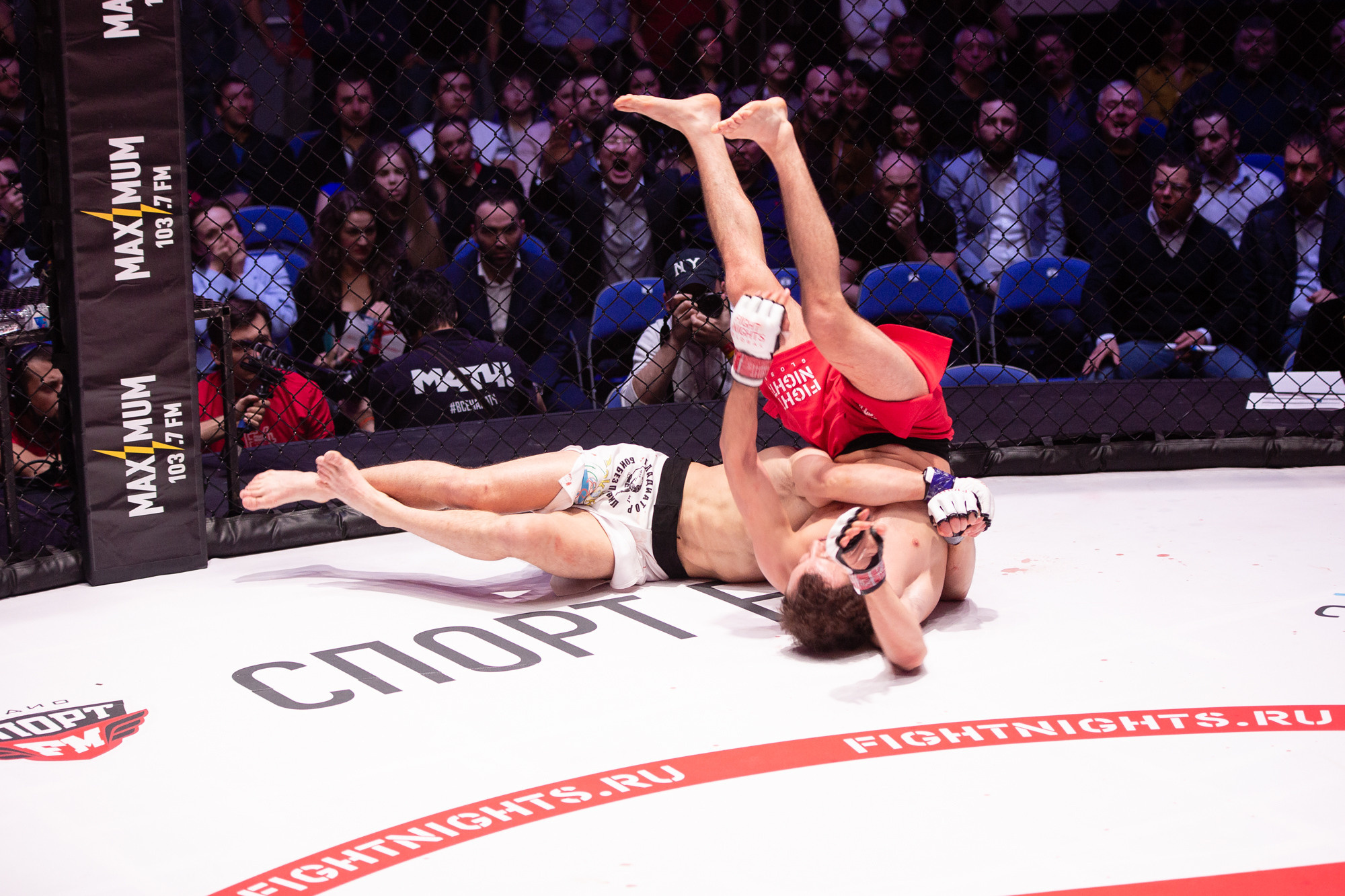 Fight Nights Global. Фотограф Арсений Гуров