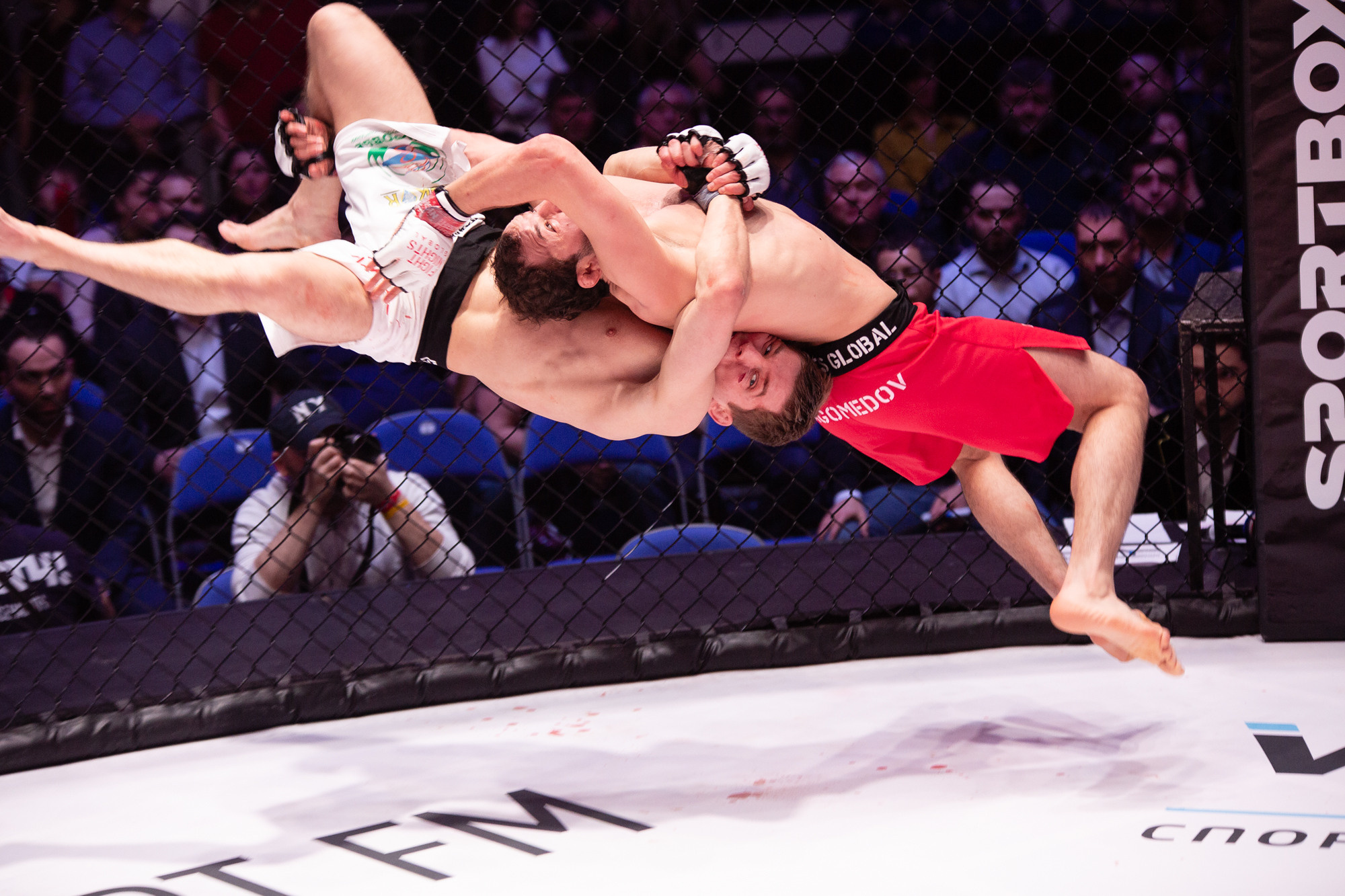 Fight Nights Global. Фотограф Арсений Гуров