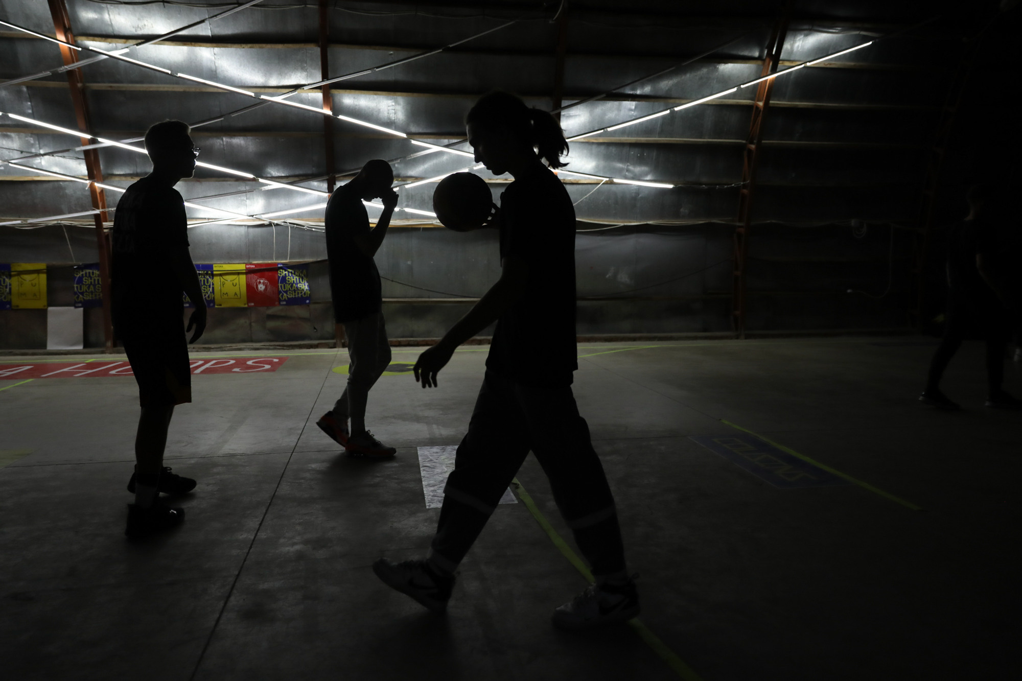 PUMA noir basketball. Фотограф Арсений Гуров