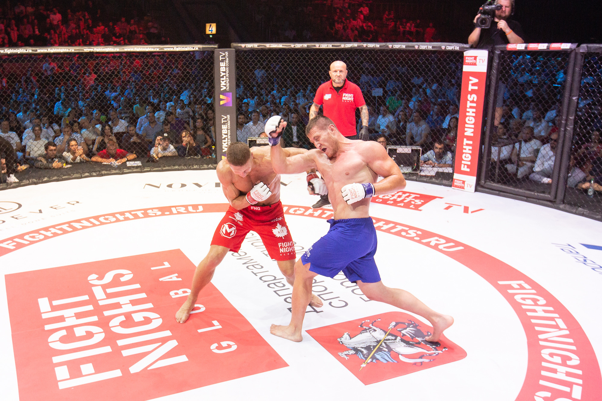 Fight Nights Global. Фотограф Арсений Гуров
